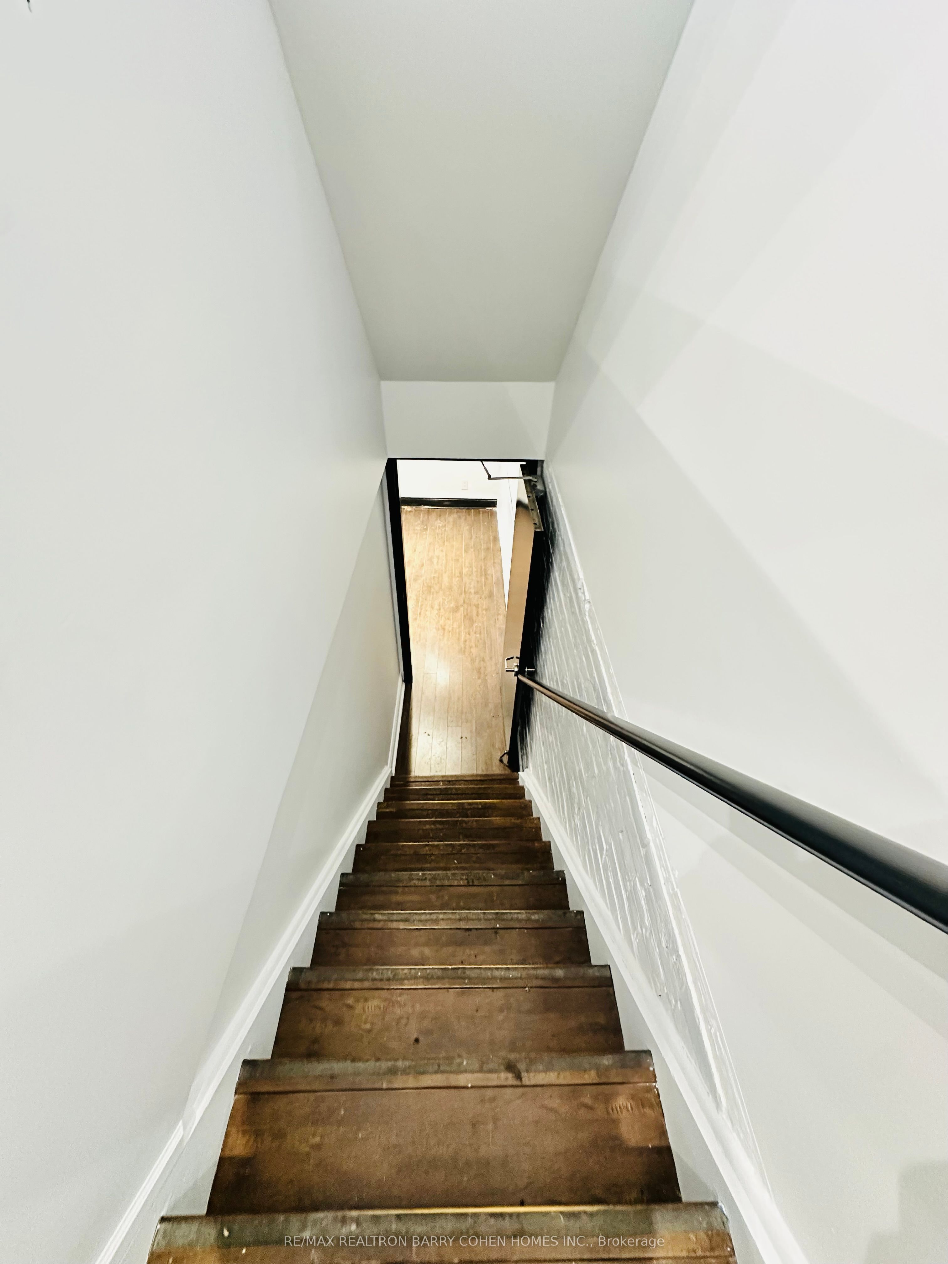 521 Queen Street Property Photo 7