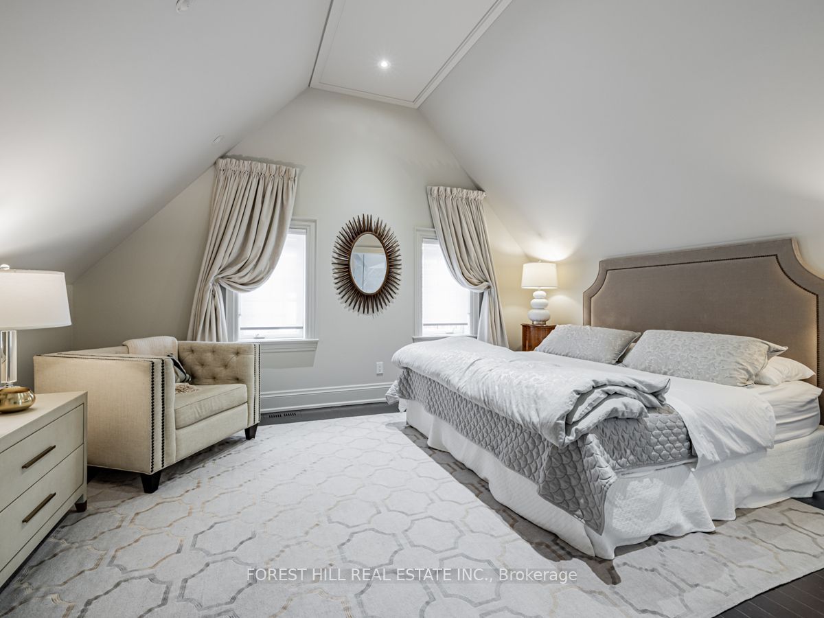 17 Hillholm Road Property Photo 32