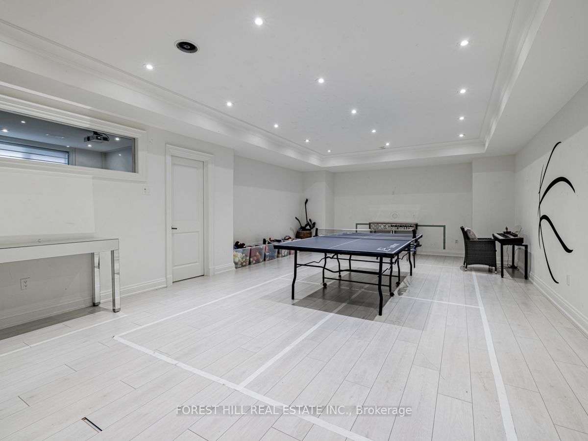 17 Hillholm Road Property Photo 36