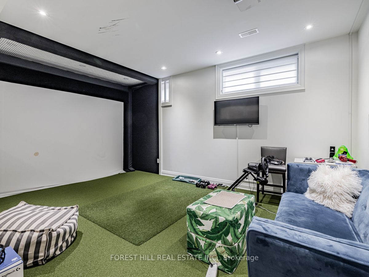 17 Hillholm Road Property Photo 37