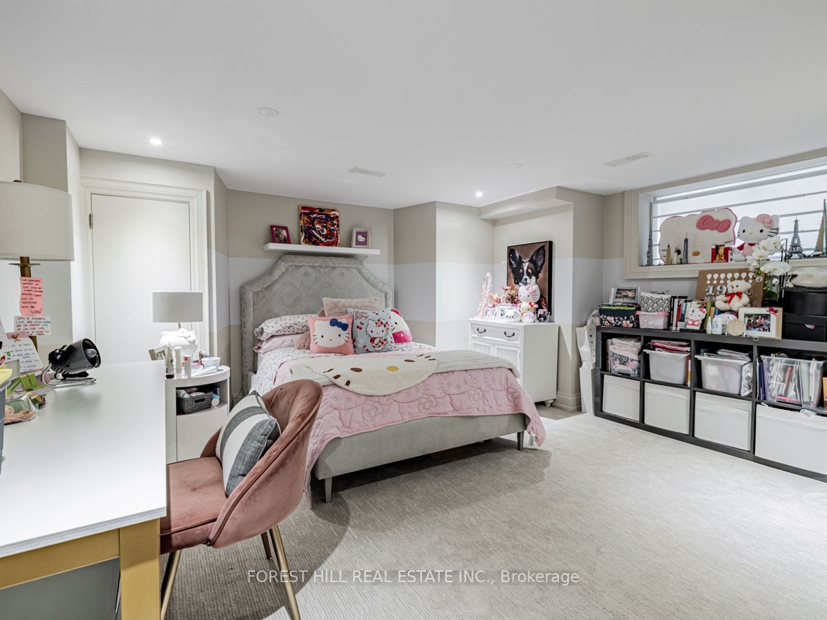 17 Hillholm Road Property Photo 38