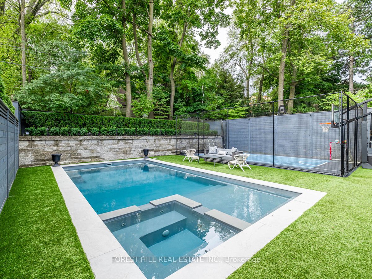 17 Hillholm Road Property Photo 43