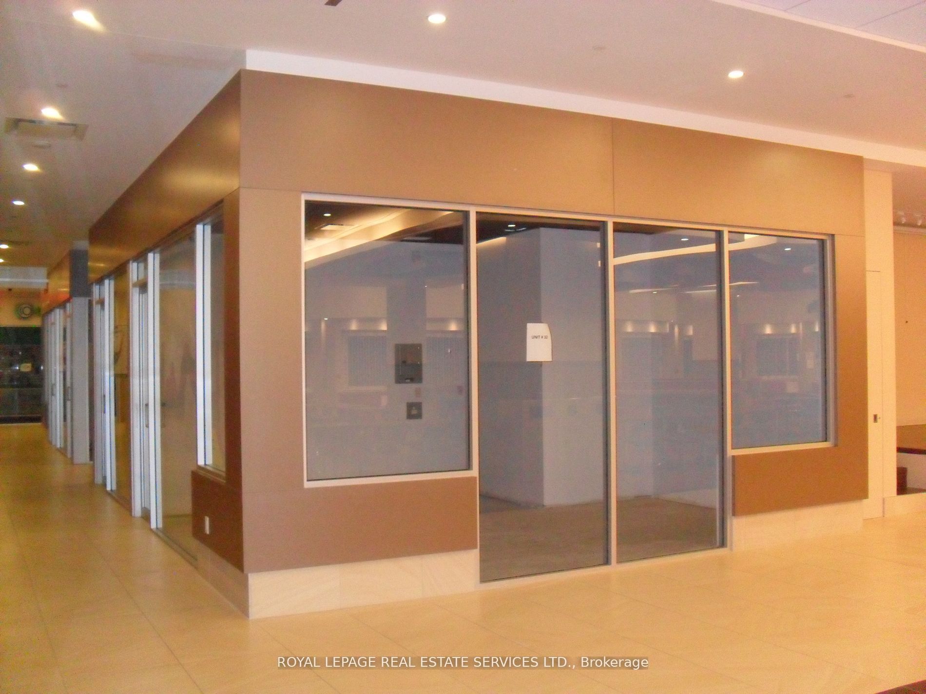 #32 - 384 Yonge Street Property Photo 2