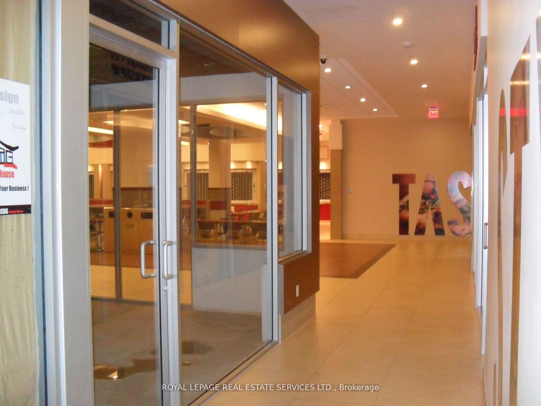 #32 - 384 Yonge Street Property Photo 3