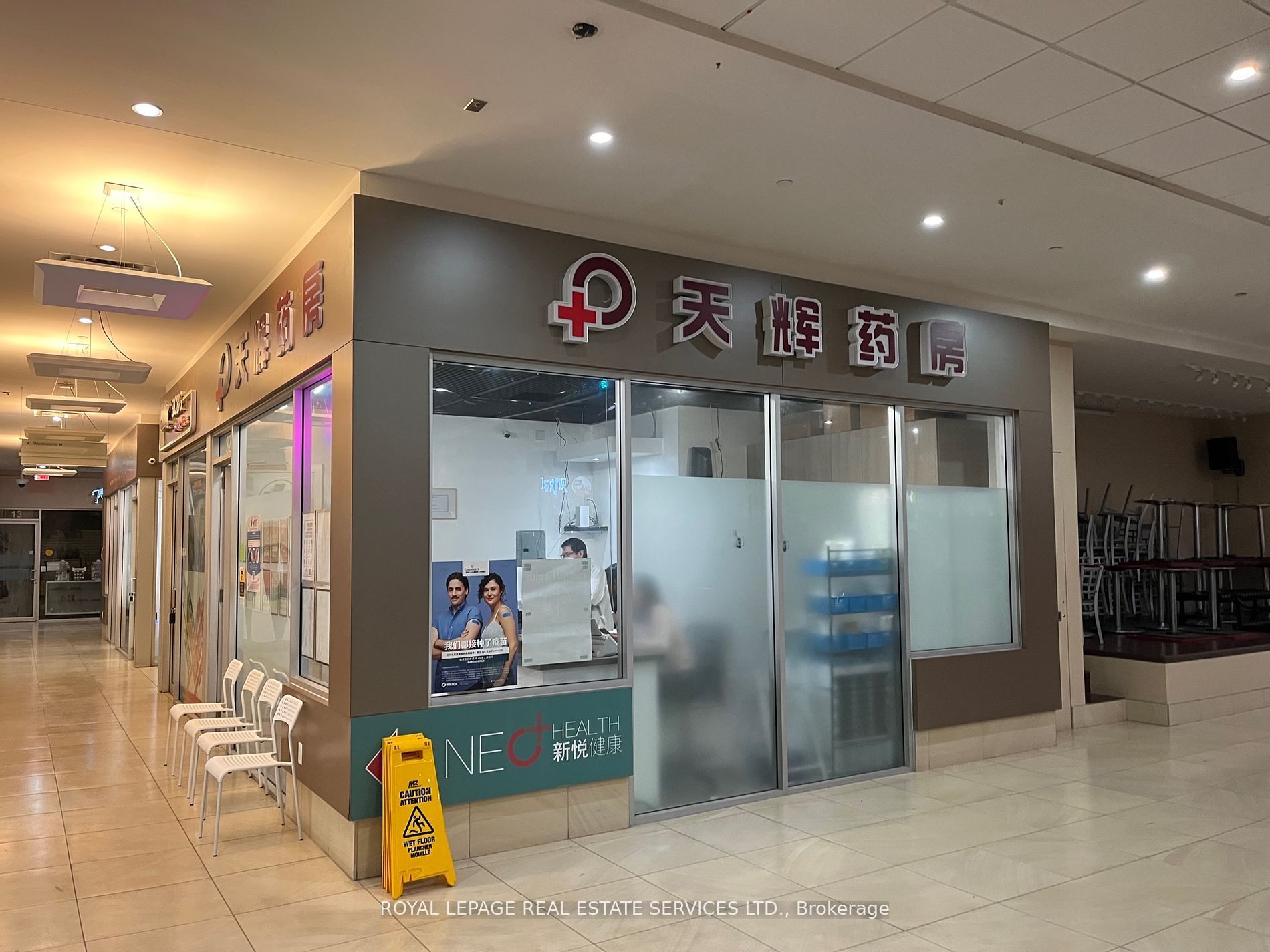 #32 - 384 Yonge Street Property Photo 5
