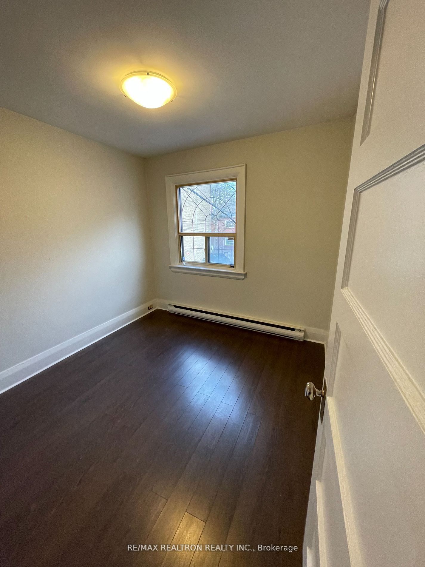 3329a Yonge Street Property Photo 3