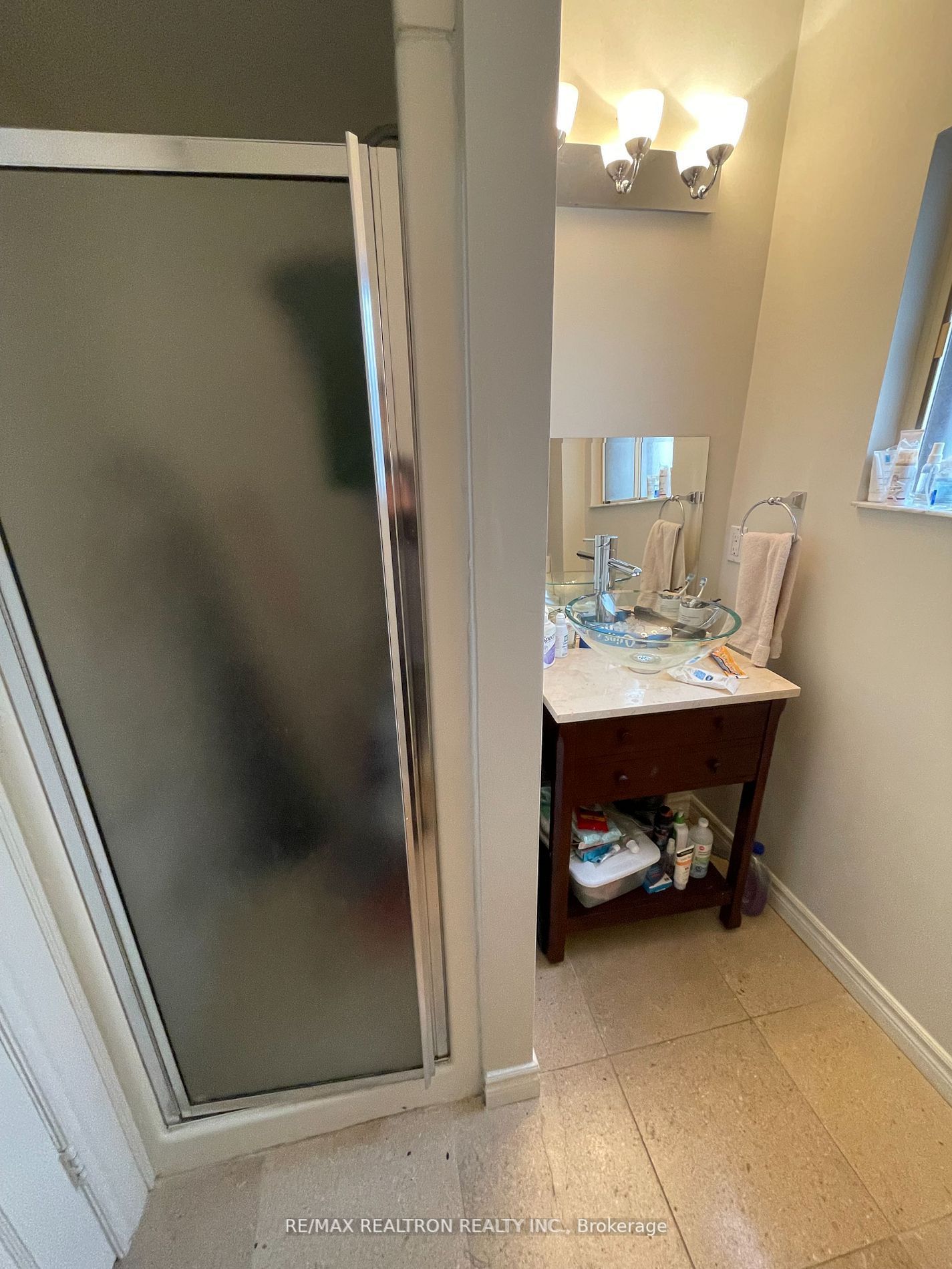 3329a Yonge Street Property Photo 7