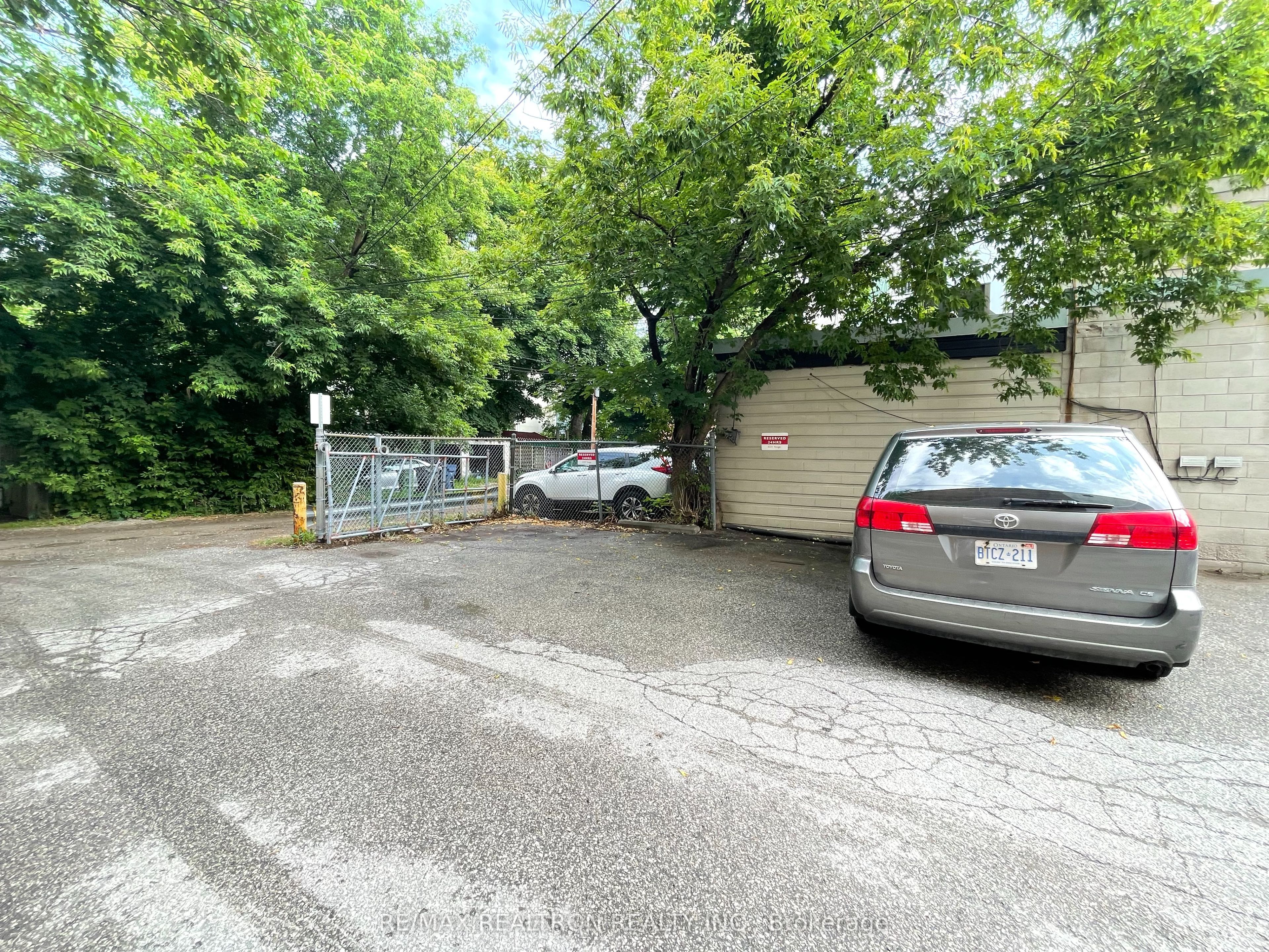 3329a Yonge Street Property Photo 13
