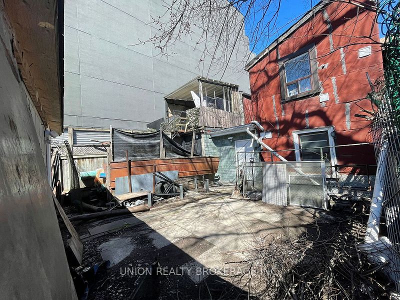 198 Bathurst Street Property Photo 4