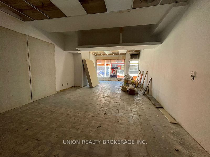 198 Bathurst Street Property Photo 5