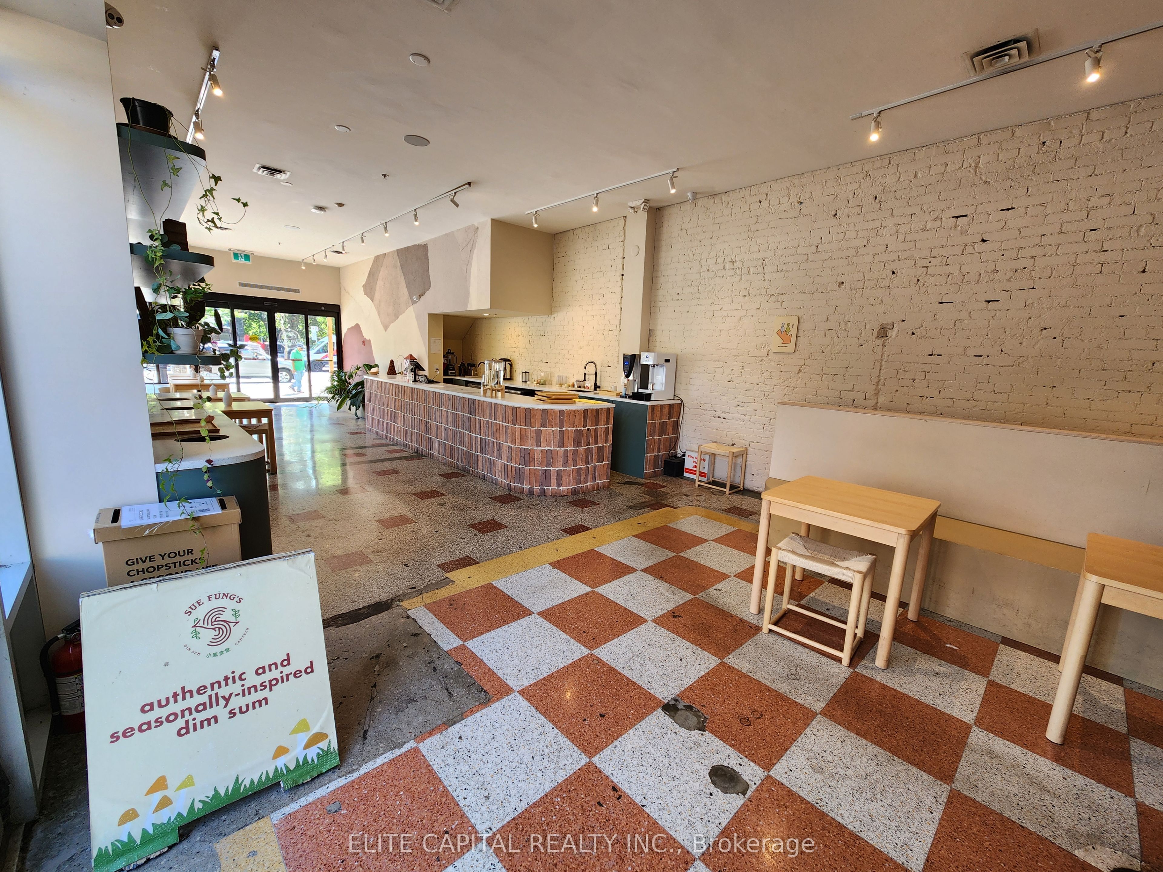 356 College Street Property Photo 5