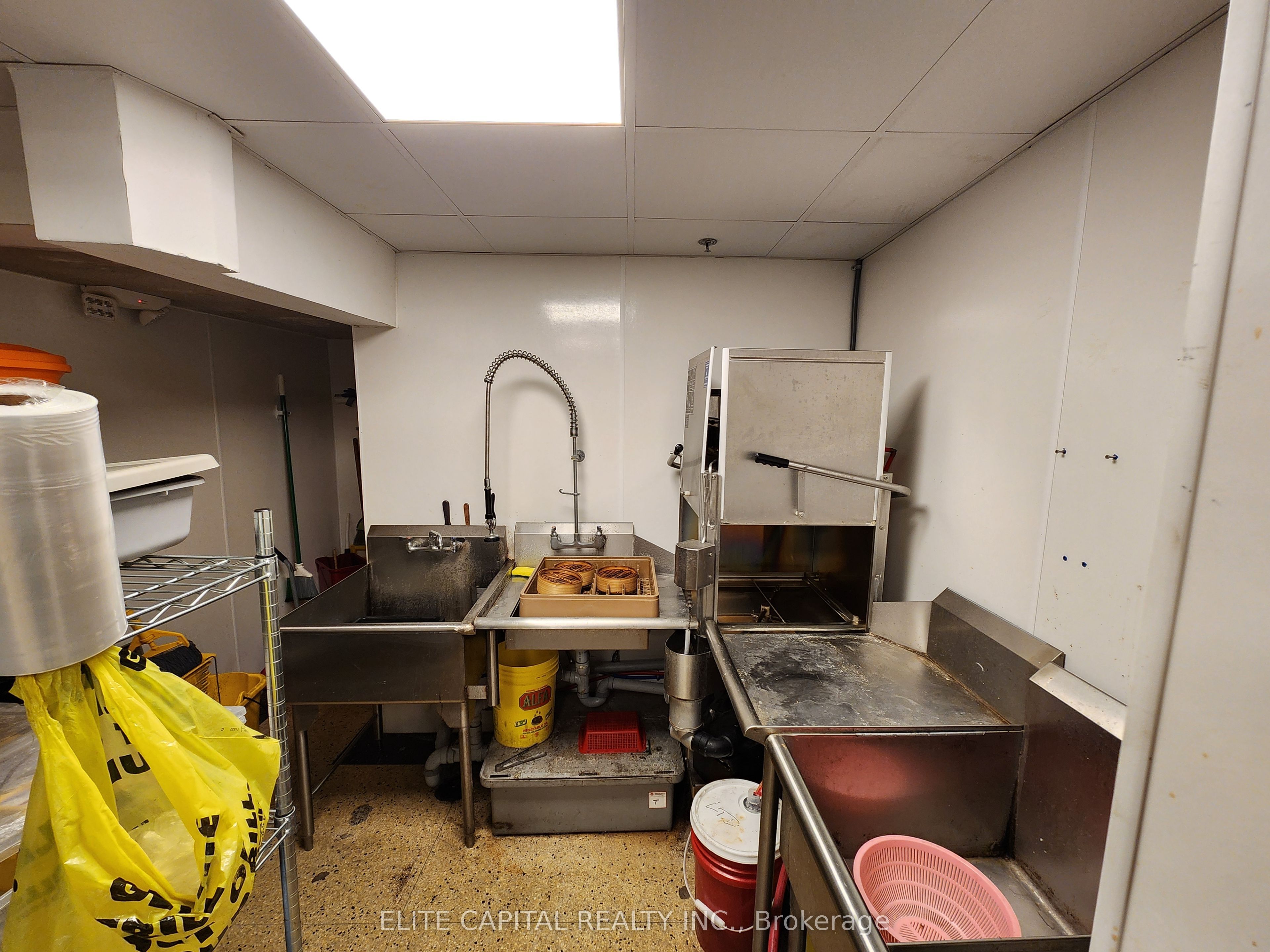 356 College Street Property Photo 16