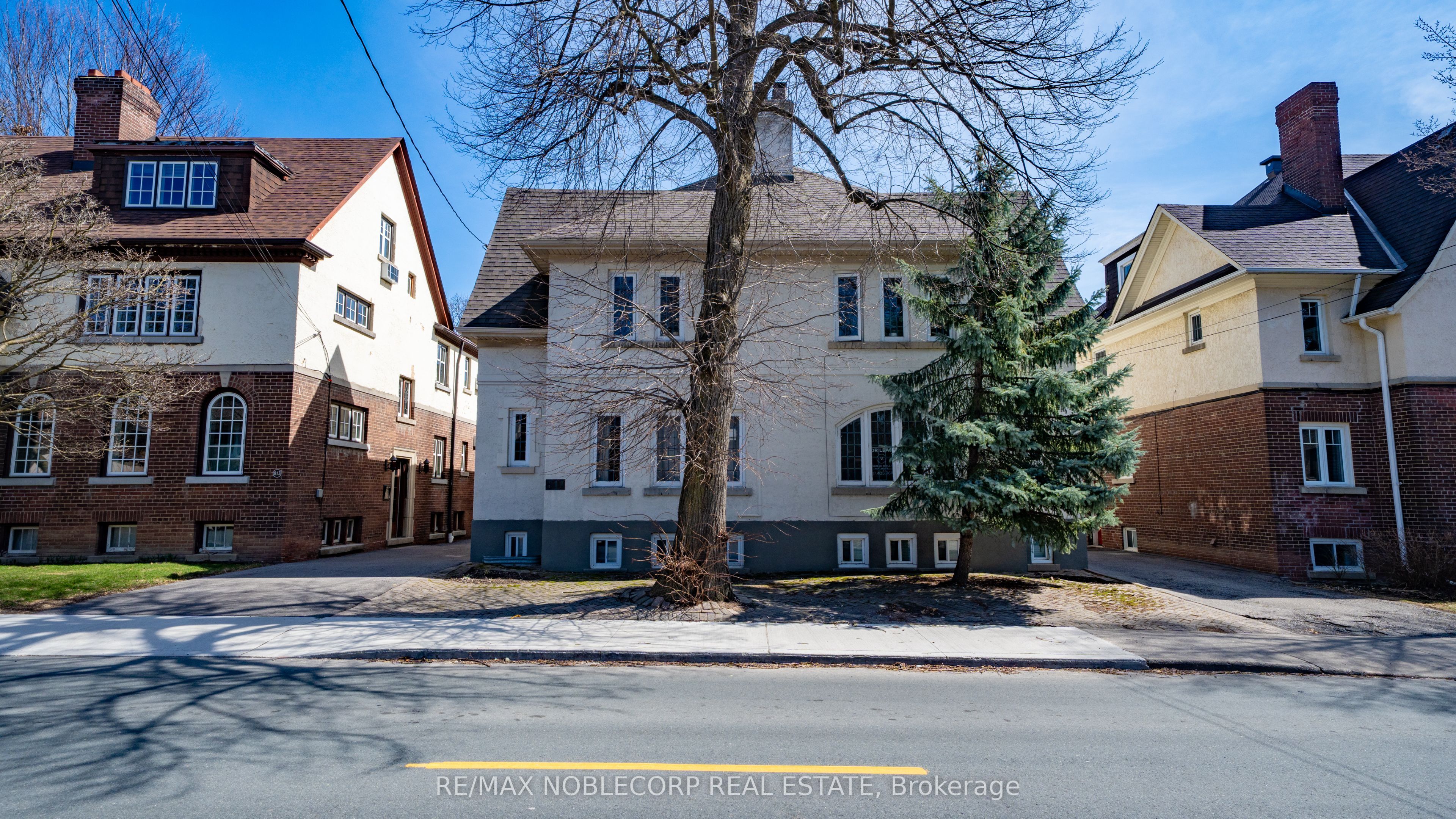 809-811 Duplex Avenue Property Photo 3