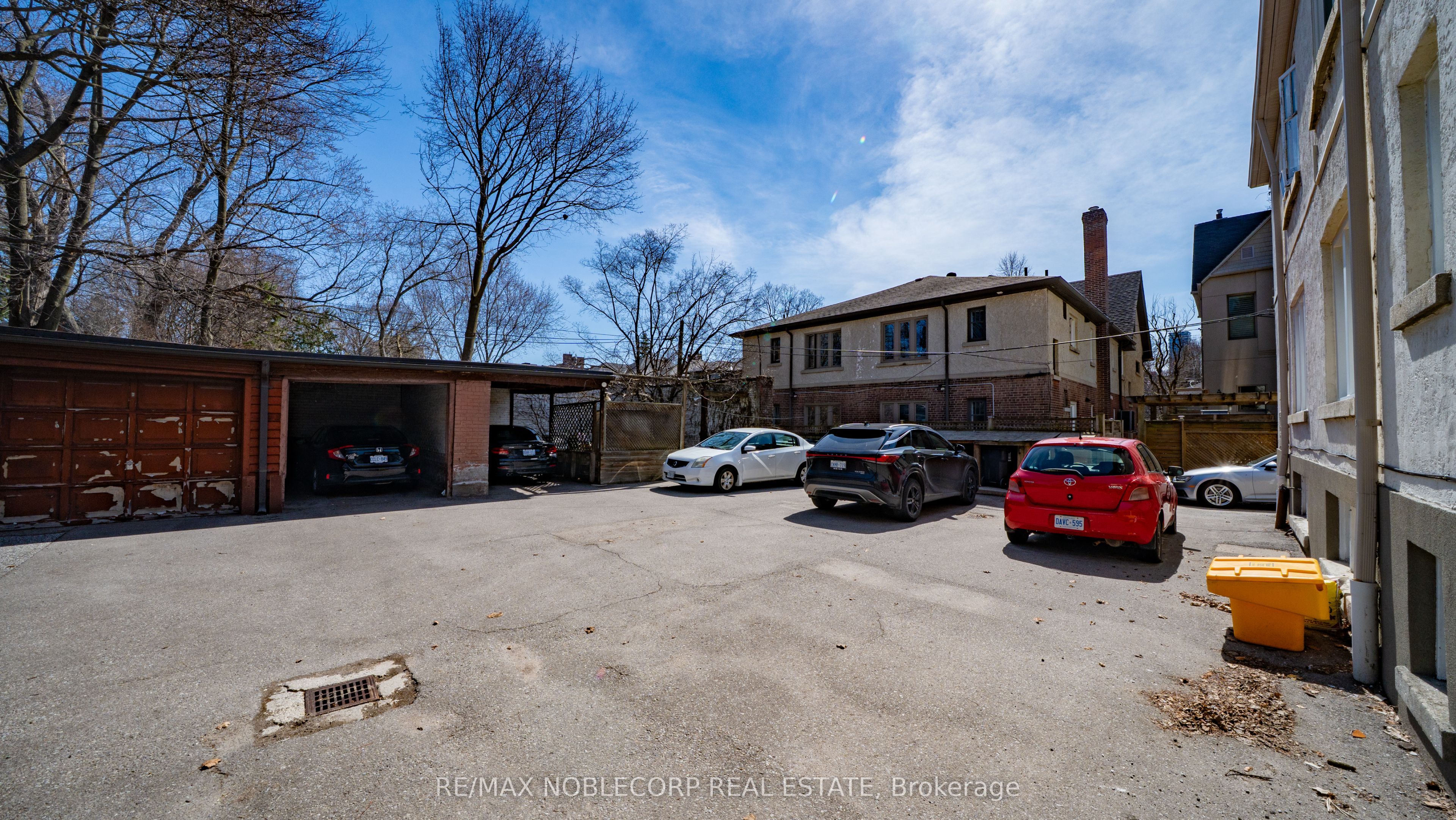 809-811 Duplex Avenue Property Photo 7
