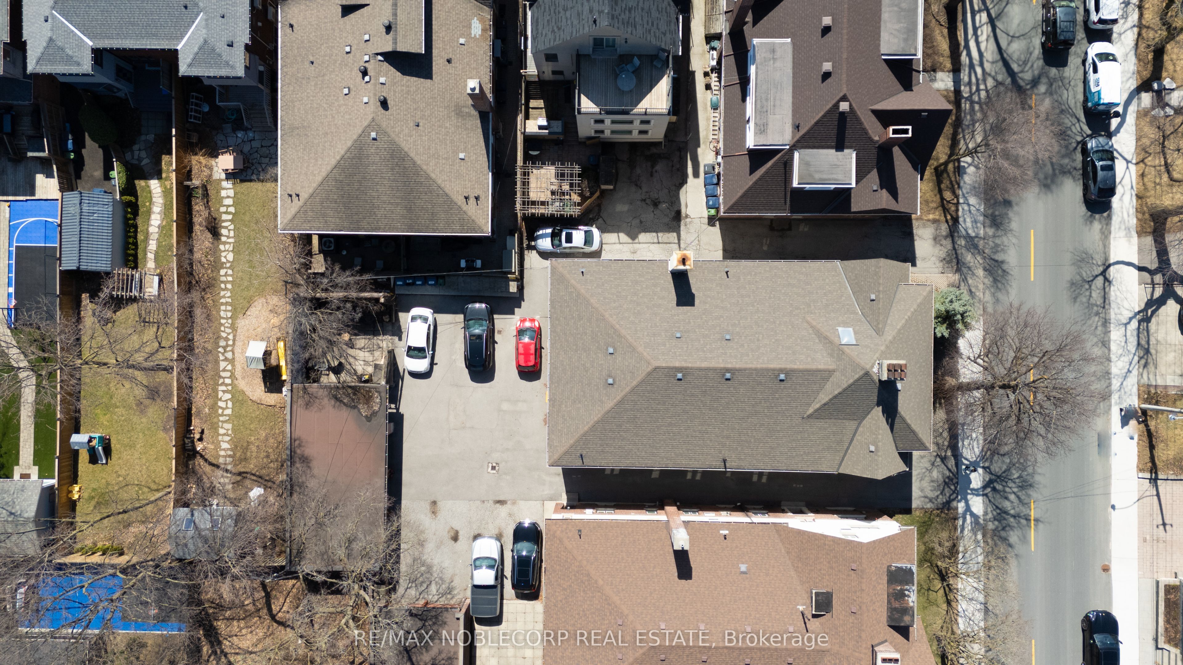 809-811 Duplex Avenue Property Photo 8