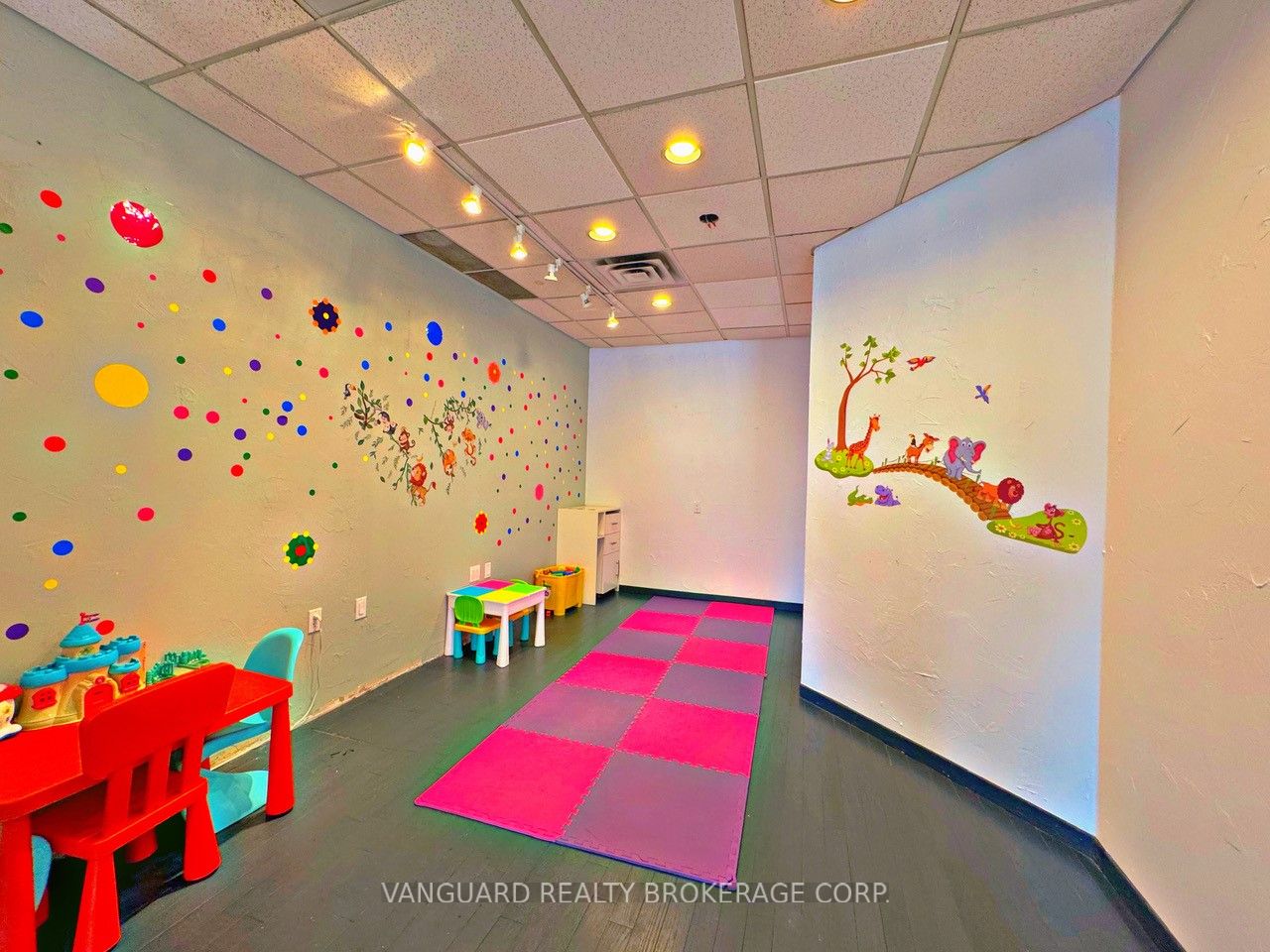 #2nd Floor - 1106 Eglinton Avenue Property Photo 7