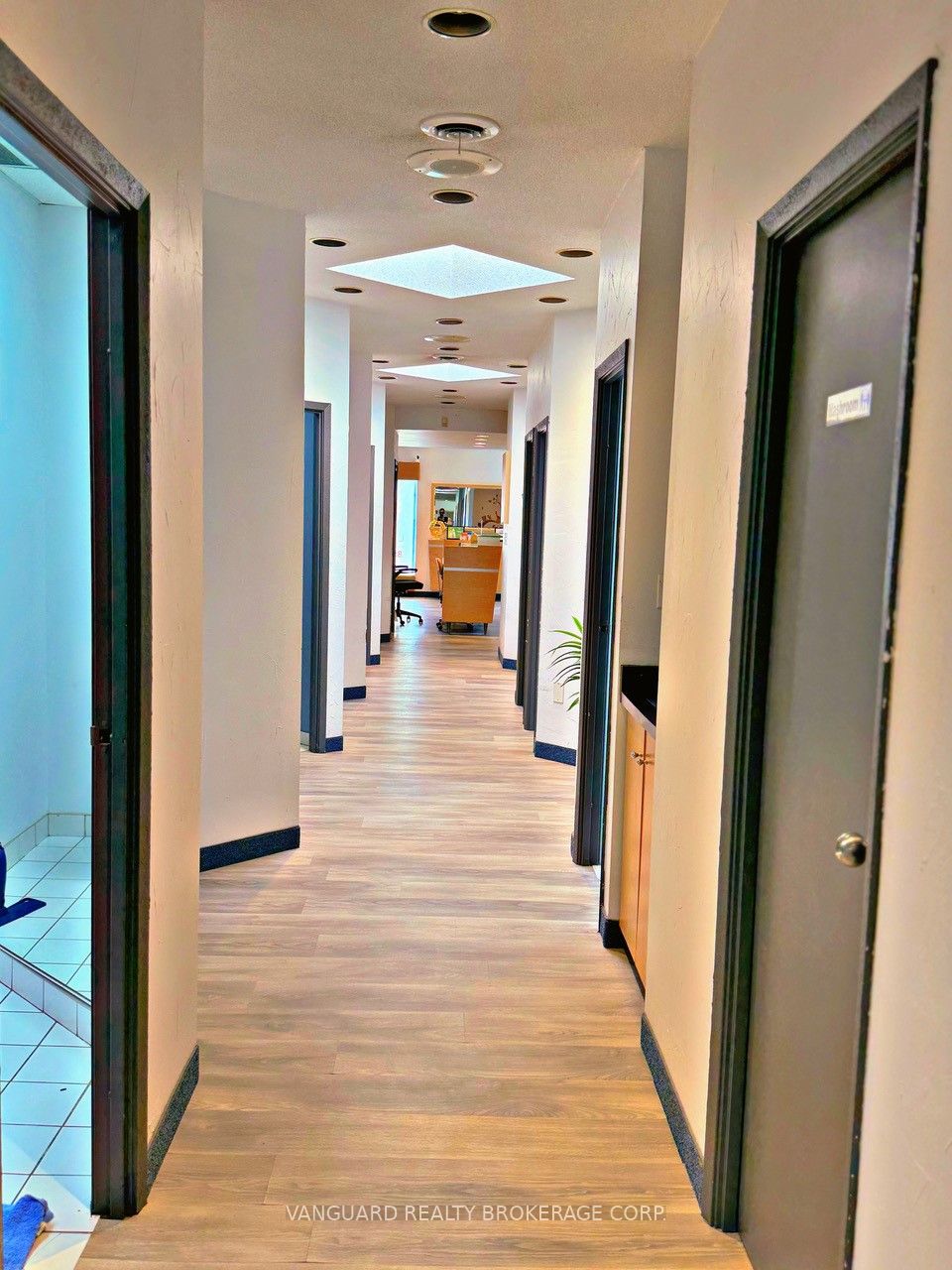 #2nd Floor - 1106 Eglinton Avenue Property Photo 8