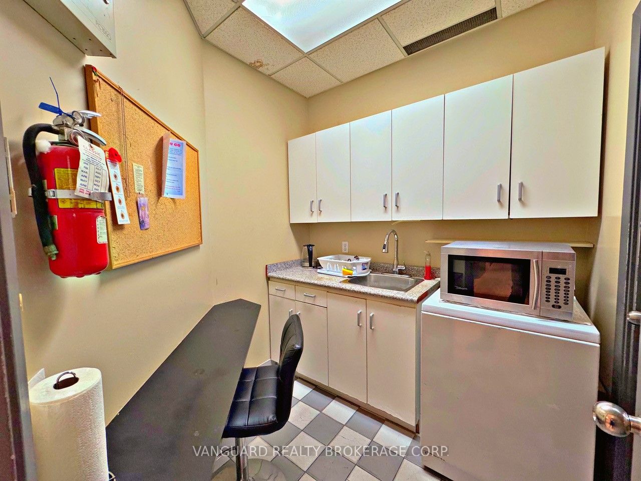 #2nd Floor - 1106 Eglinton Avenue Property Photo 9