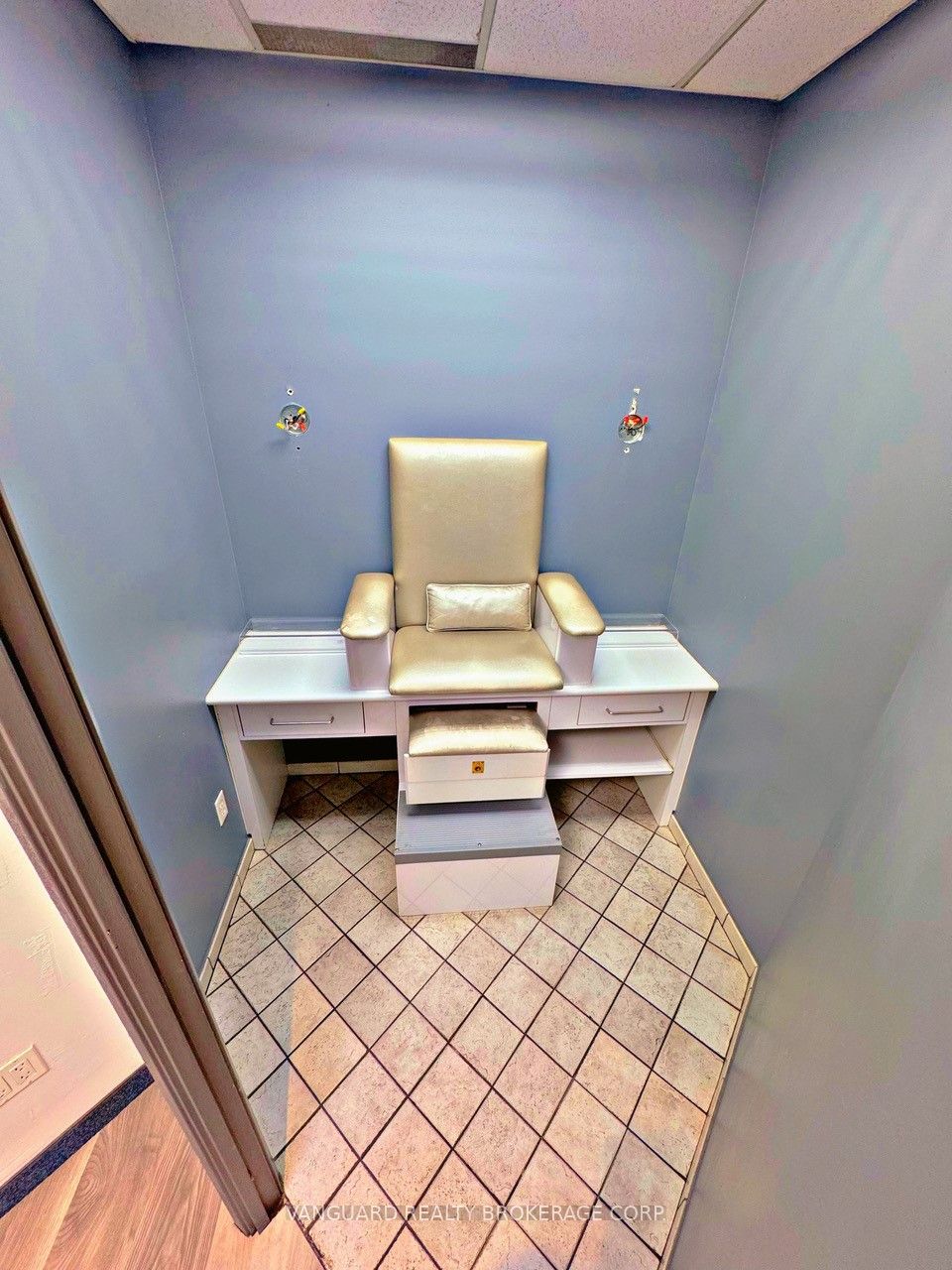#2nd Floor - 1106 Eglinton Avenue Property Photo 11