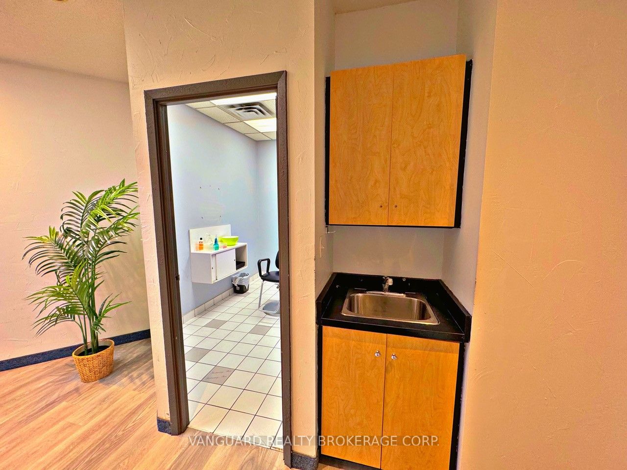 #2nd Floor - 1106 Eglinton Avenue Property Photo 13