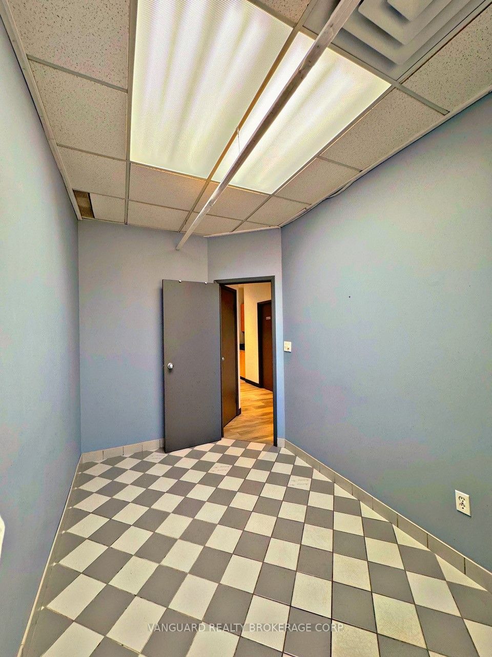 #2nd Floor - 1106 Eglinton Avenue Property Photo 16