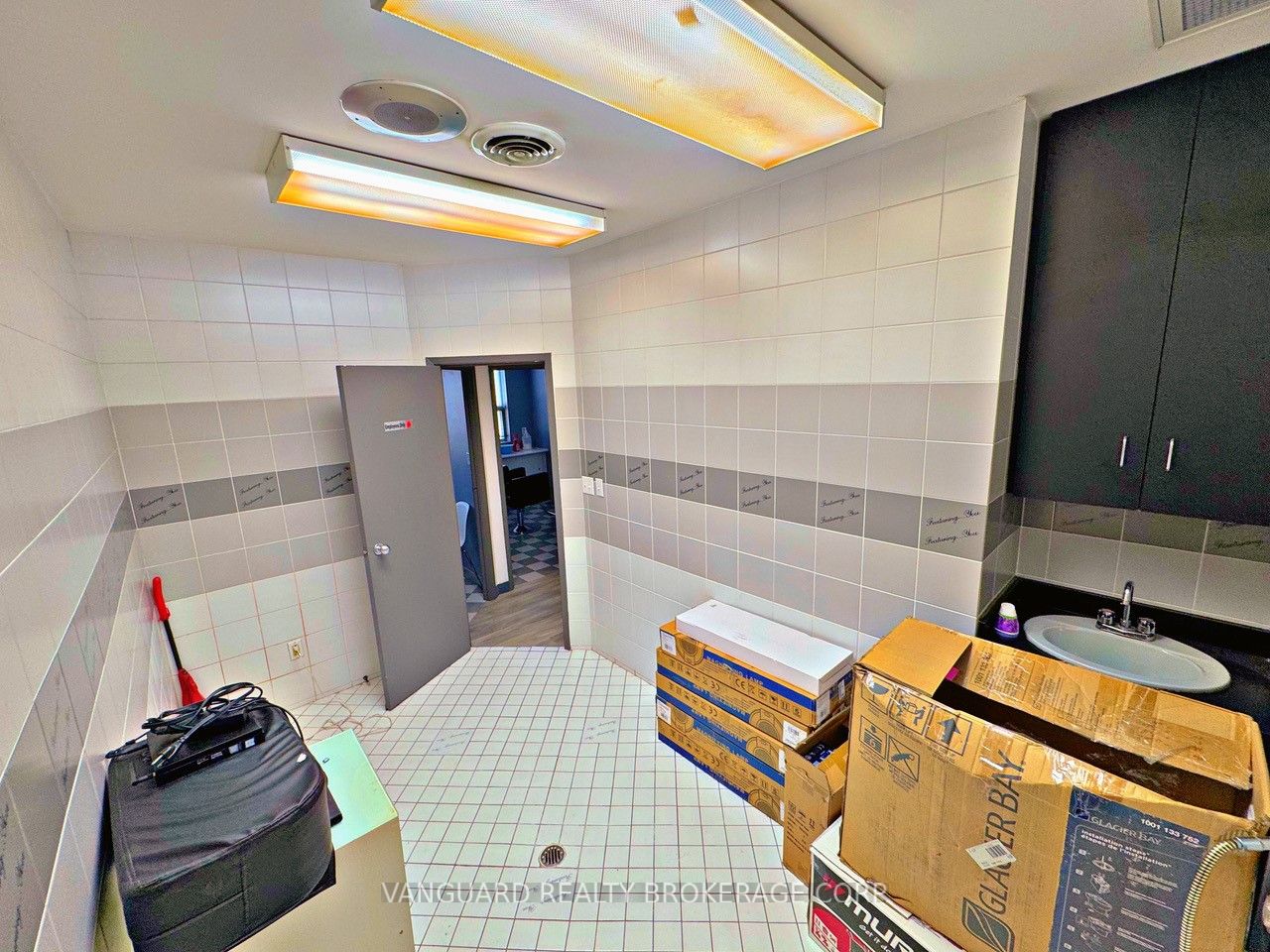 #2nd Floor - 1106 Eglinton Avenue Property Photo 18