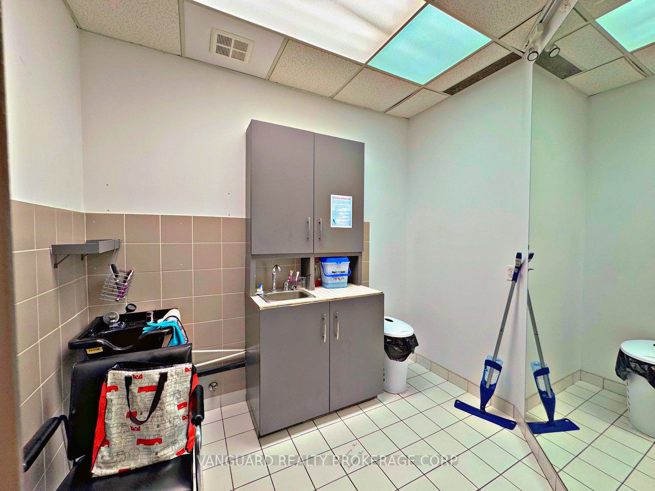 #2nd Floor - 1106 Eglinton Avenue Property Photo 19