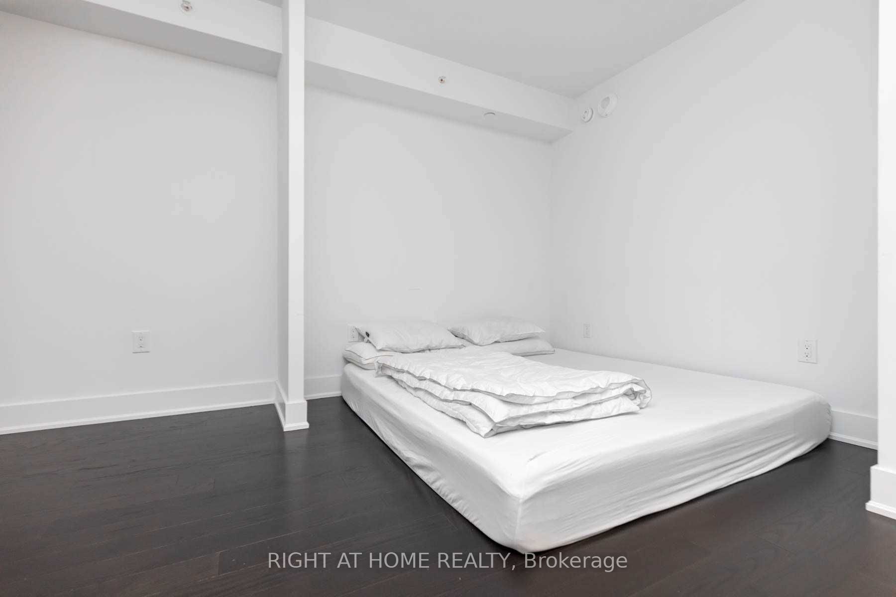 955 Bay Street 1518 Property Photo 12