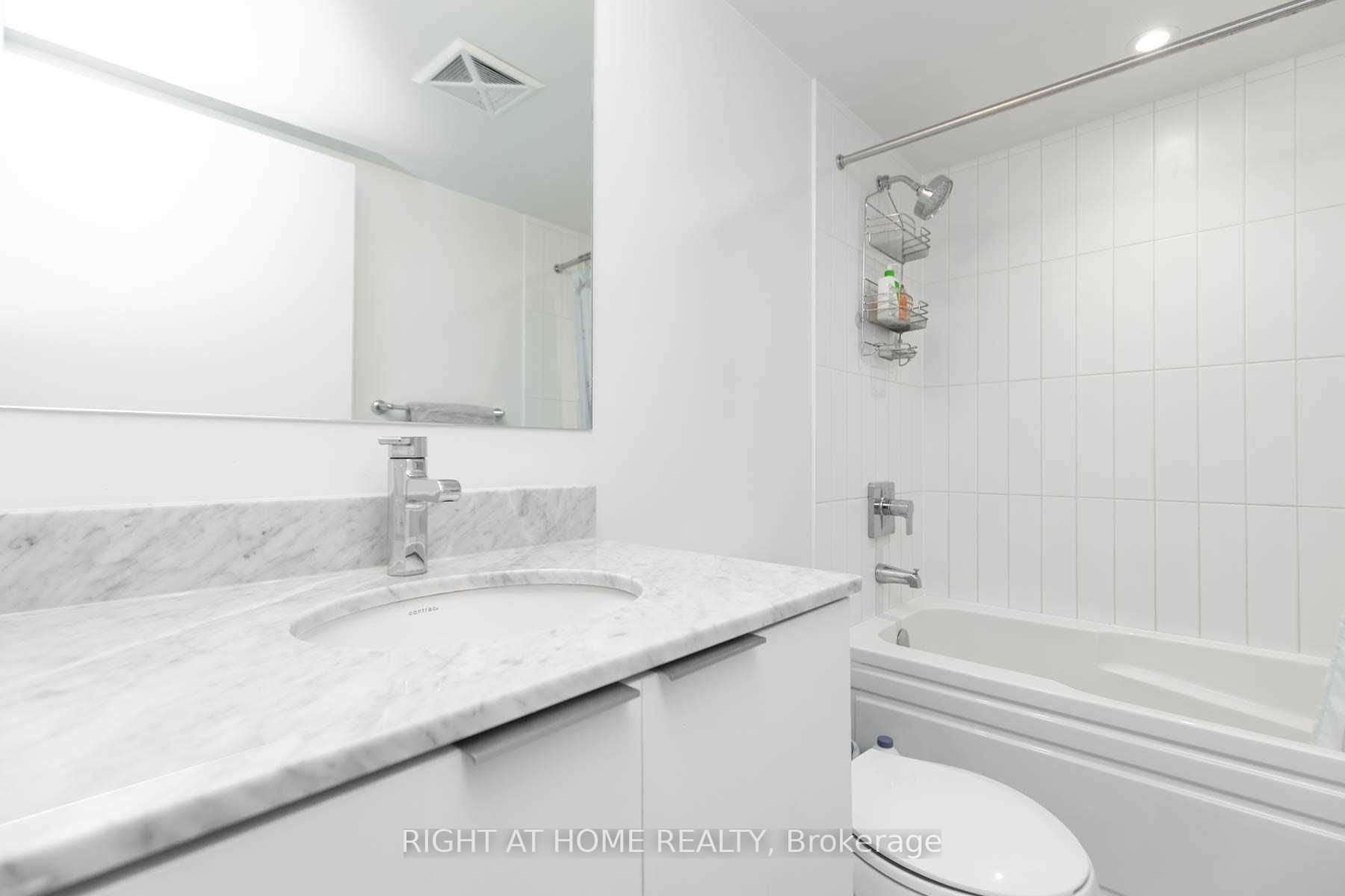 955 Bay Street 1518 Property Photo 15