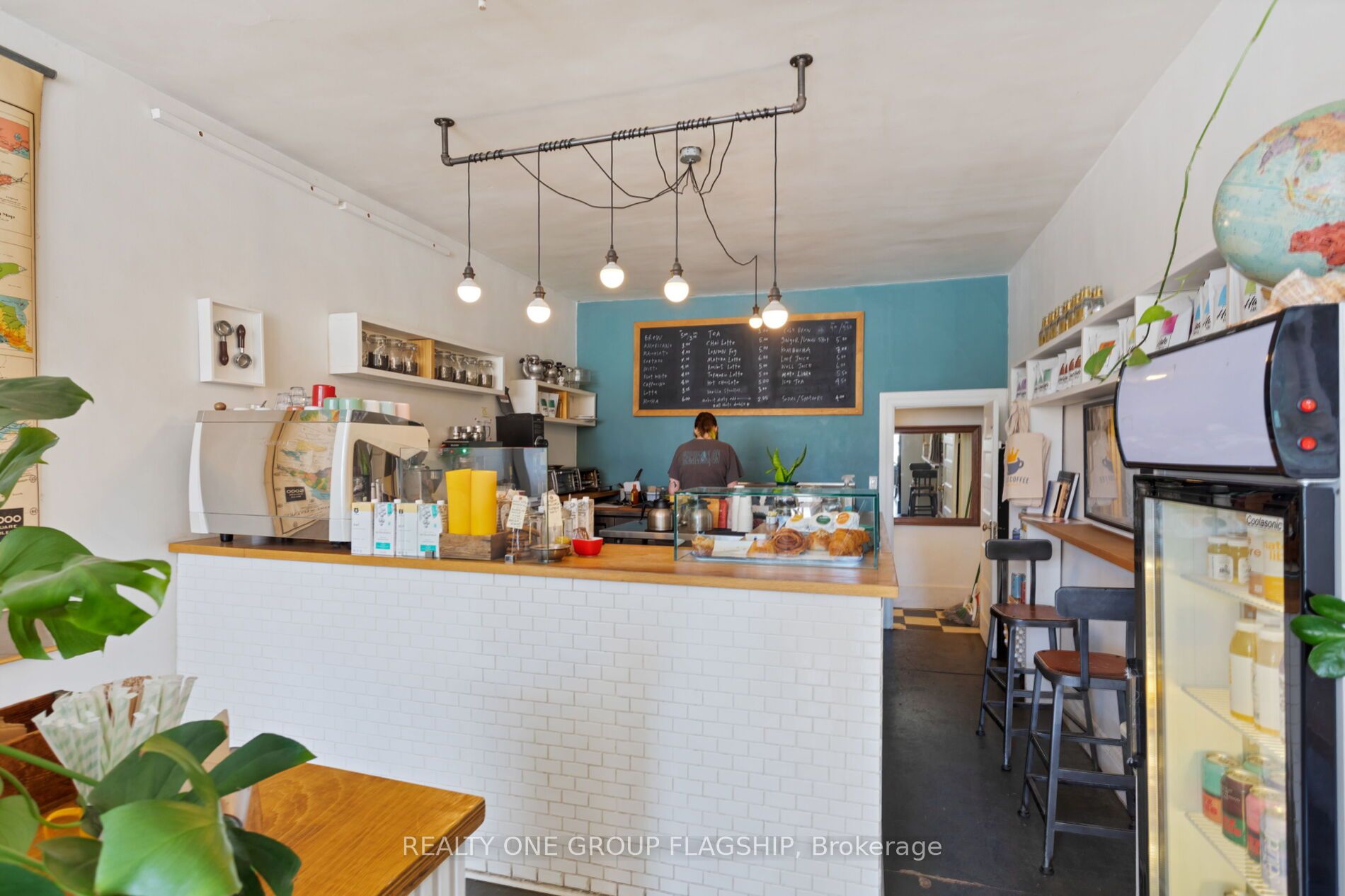 1691 Dundas Street Property Photo 5
