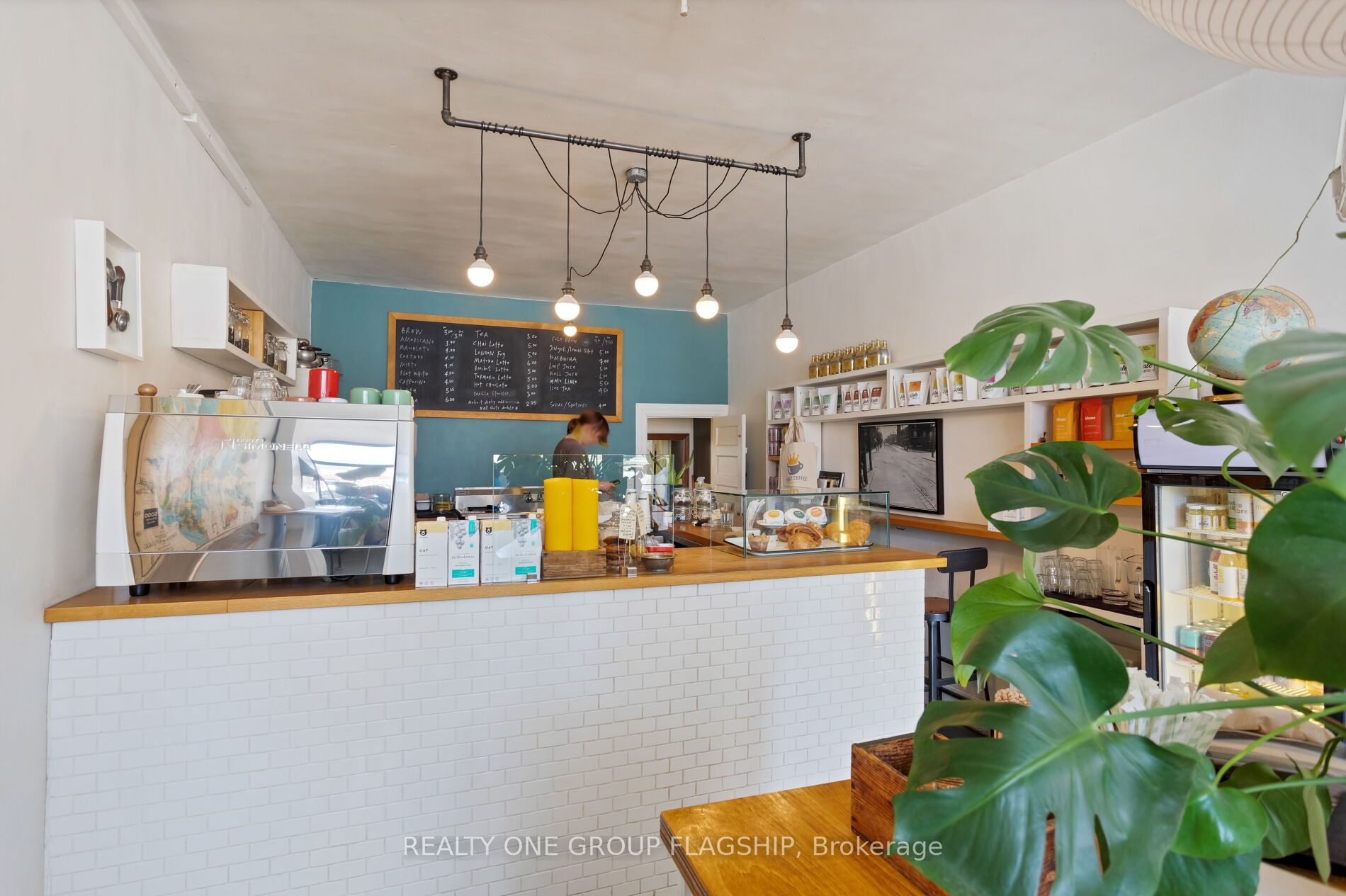 1691 Dundas Street Property Photo 6