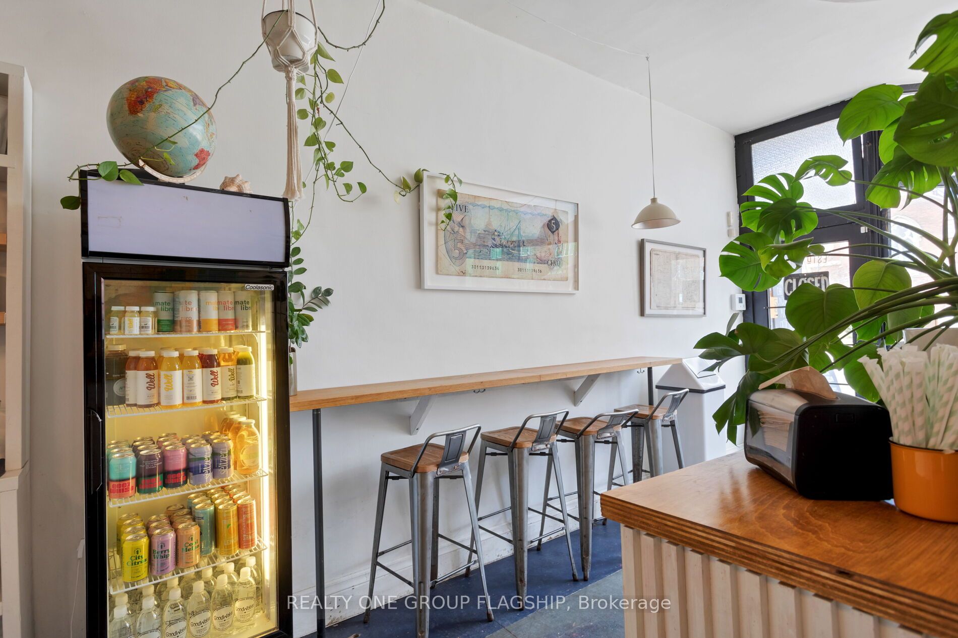 1691 Dundas Street Property Photo 9