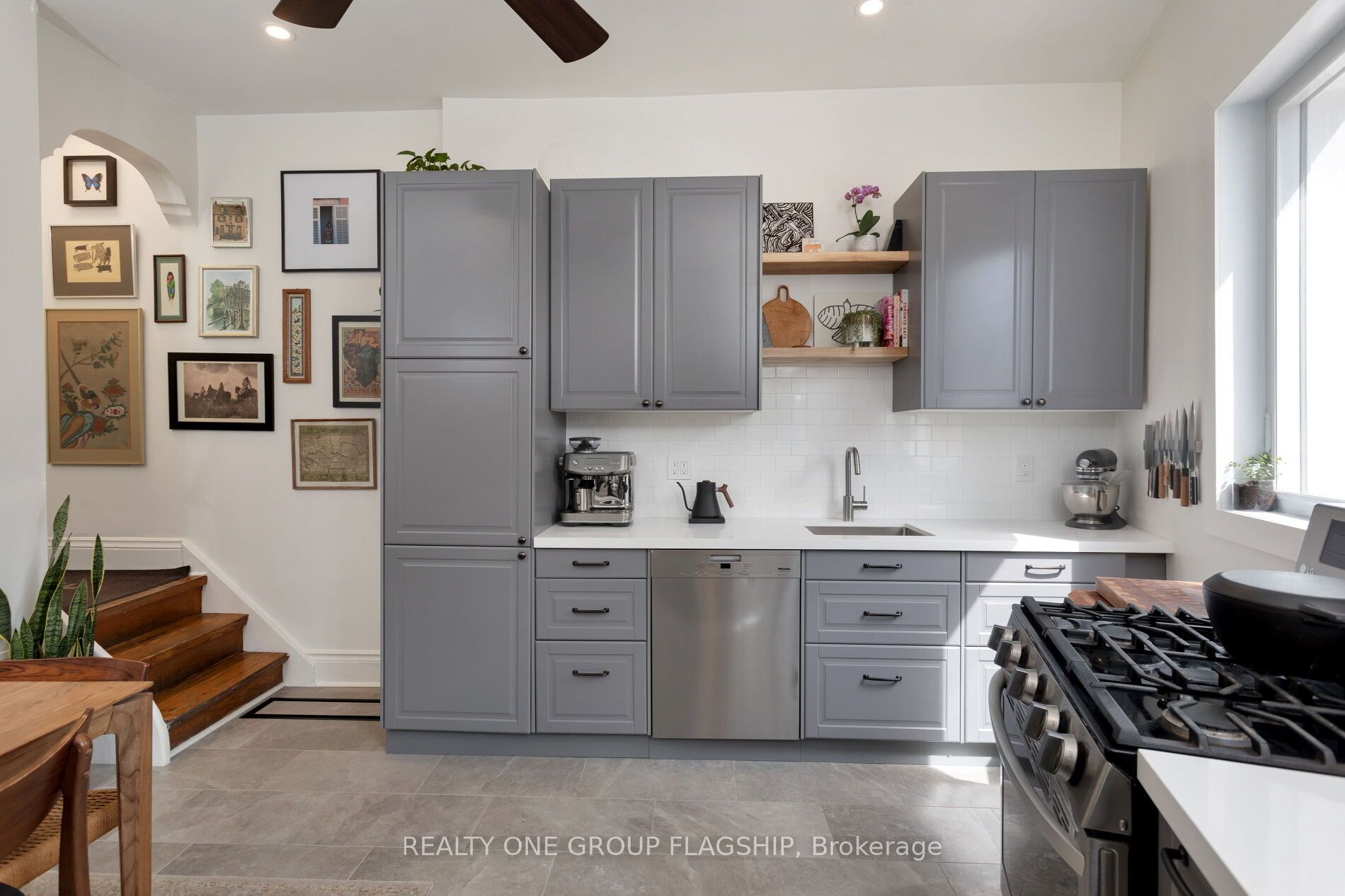 1691 Dundas Street Property Photo 11