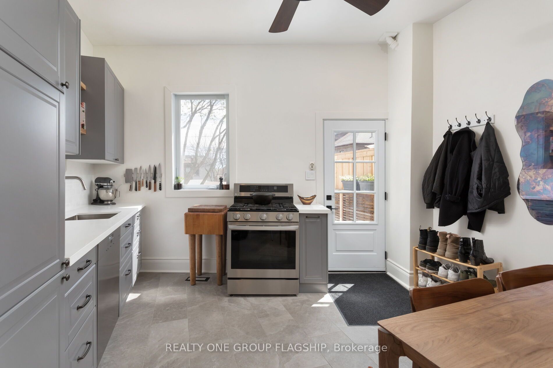 1691 Dundas Street Property Photo 12