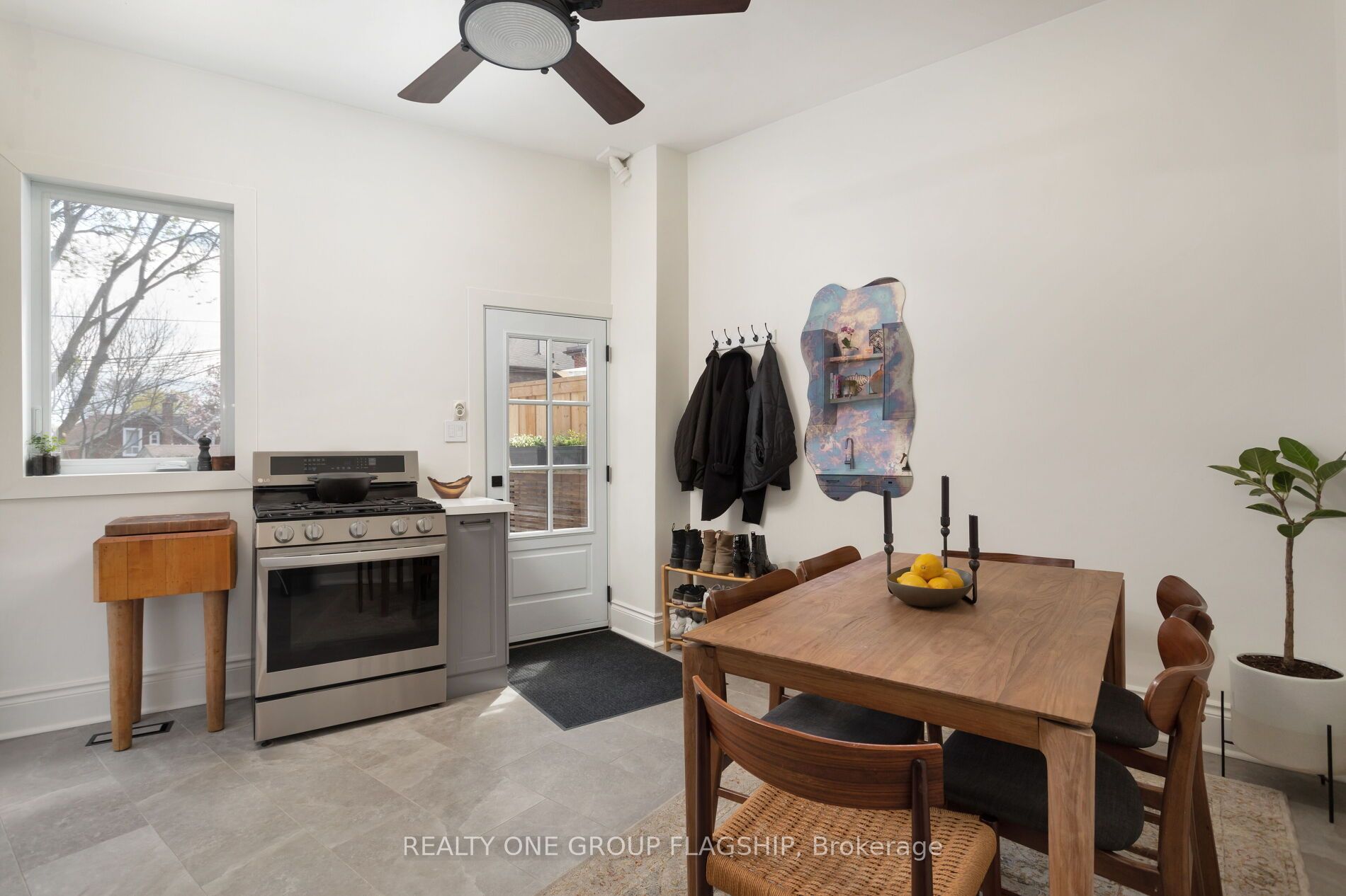 1691 Dundas Street Property Photo 13