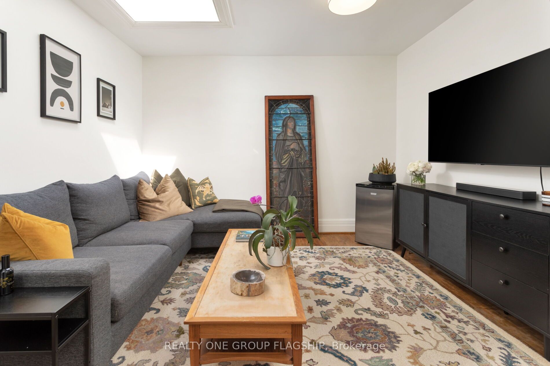1691 Dundas Street Property Photo 16