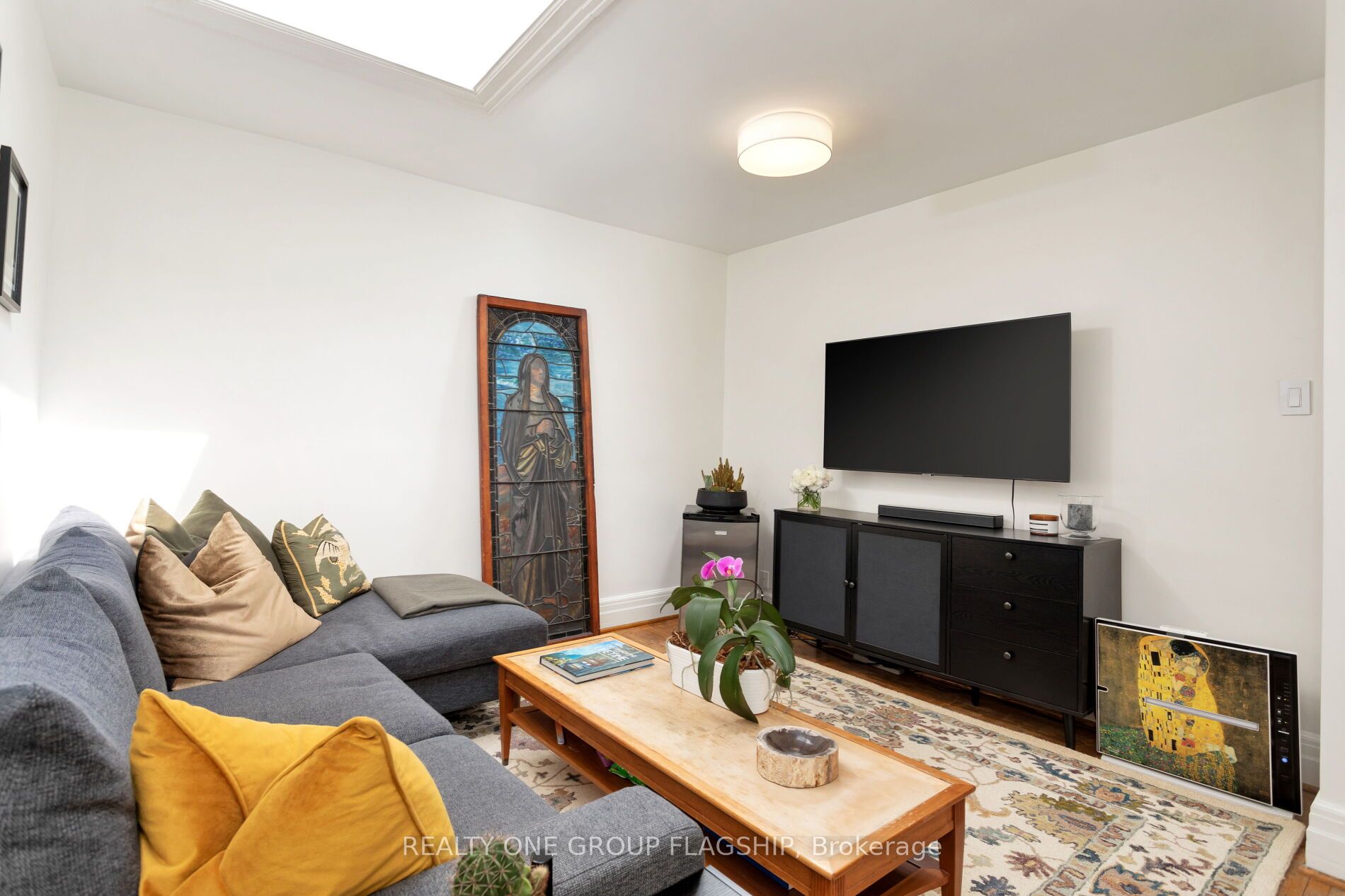 1691 Dundas Street Property Photo 17