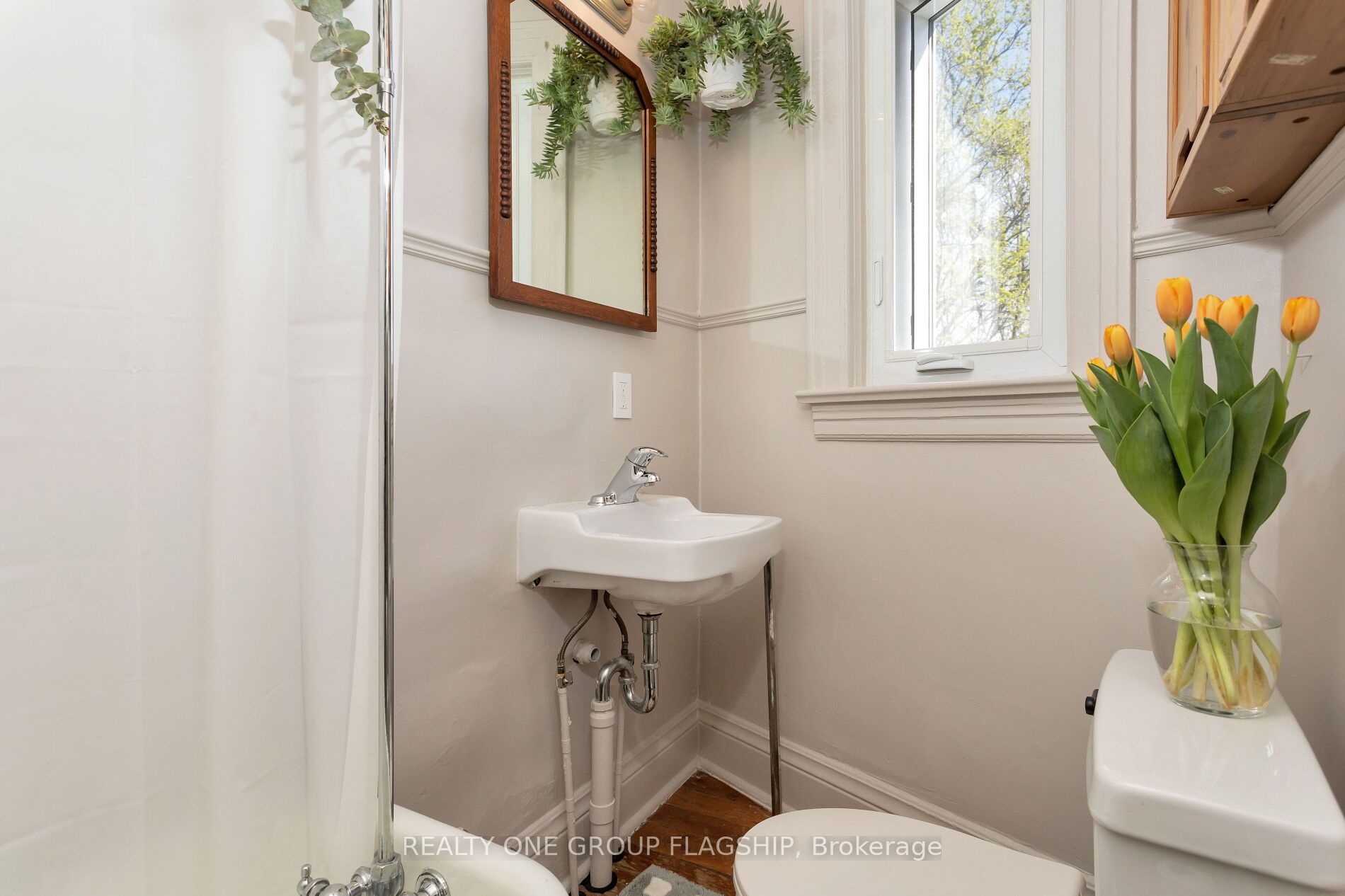 1691 Dundas Street Property Photo 23