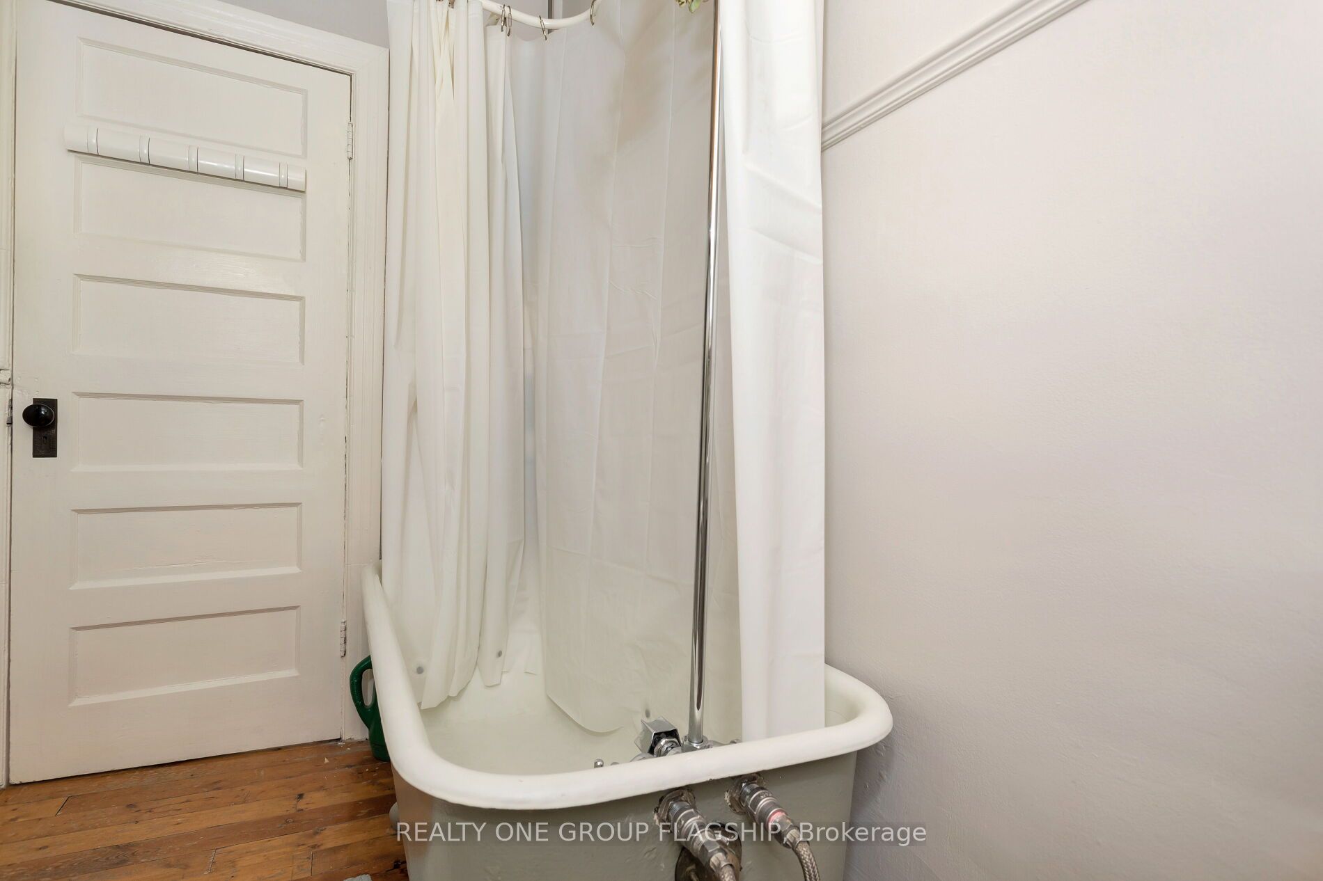 1691 Dundas Street Property Photo 24