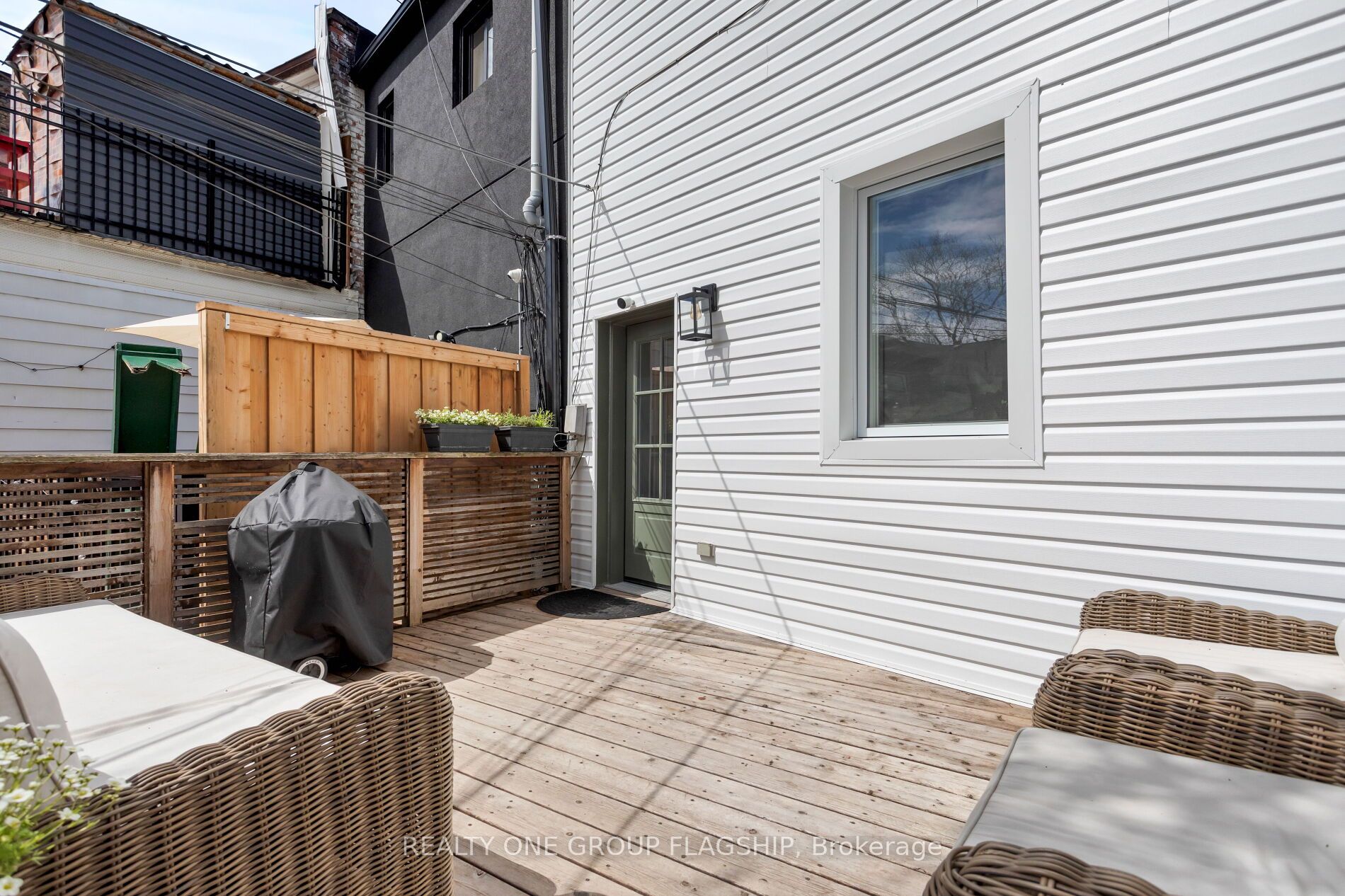 1691 Dundas Street Property Photo 28