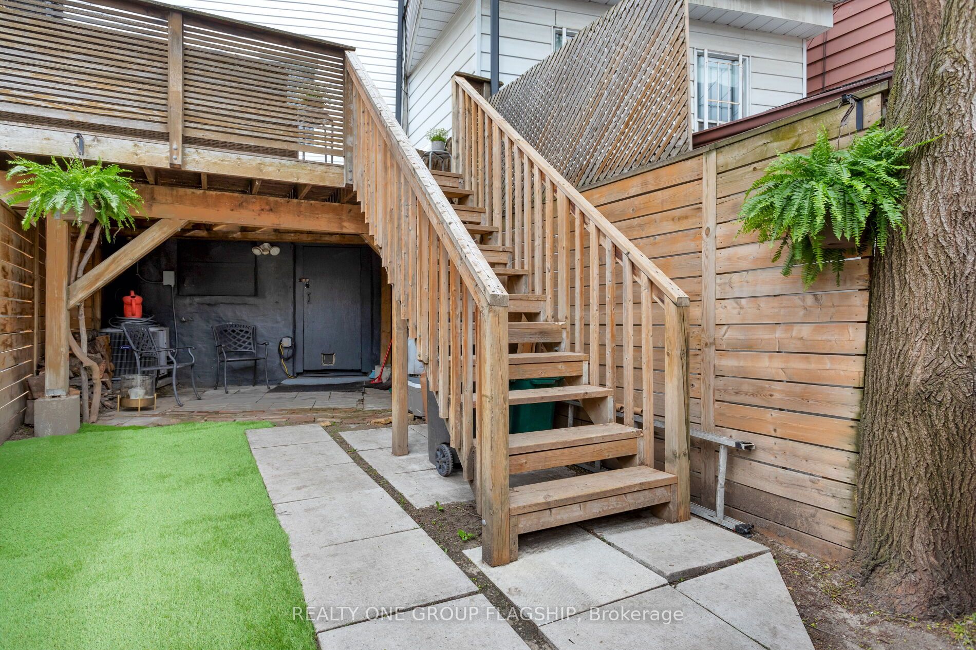 1691 Dundas Street Property Photo 34
