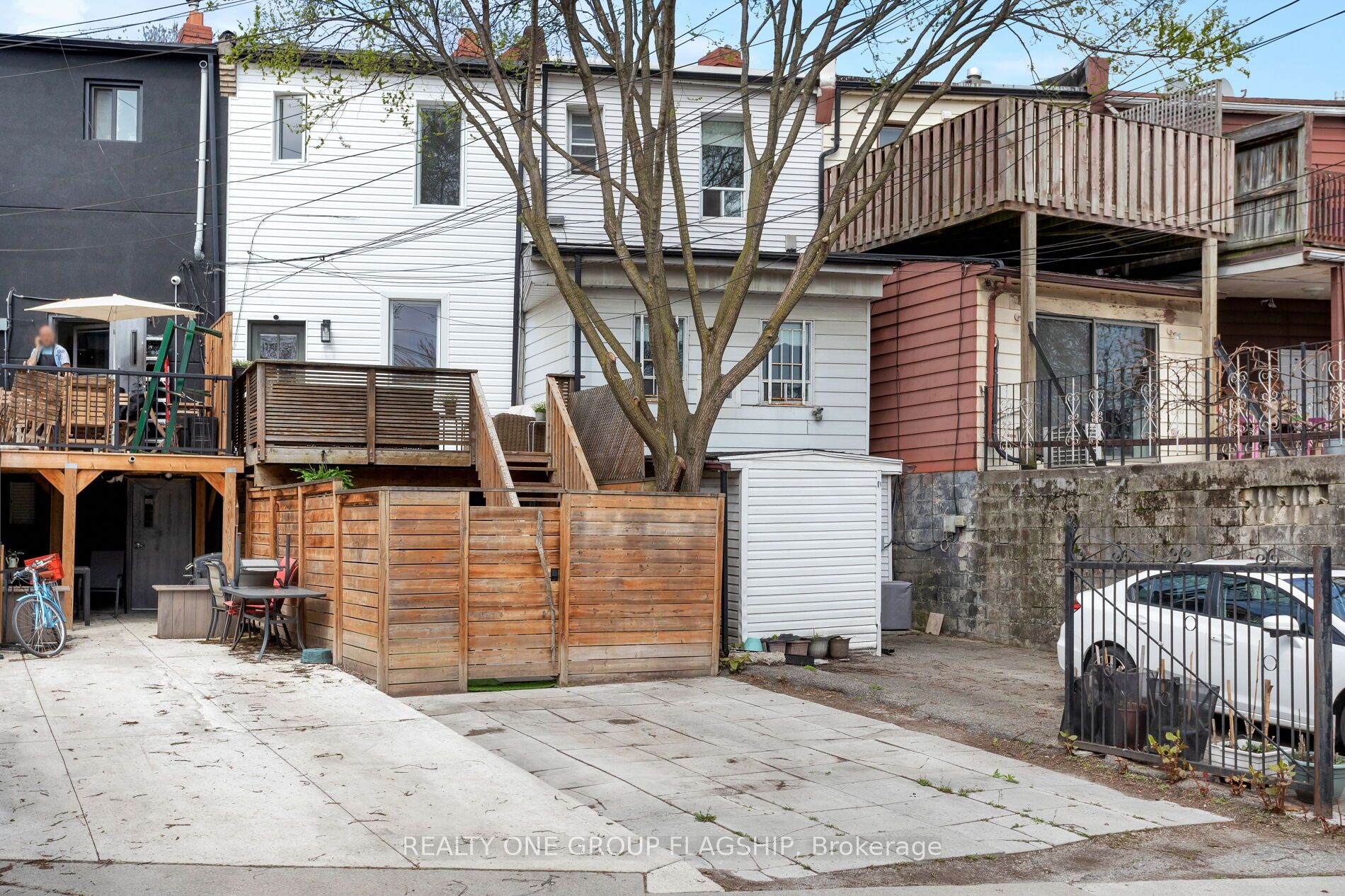 1691 Dundas Street Property Photo 35