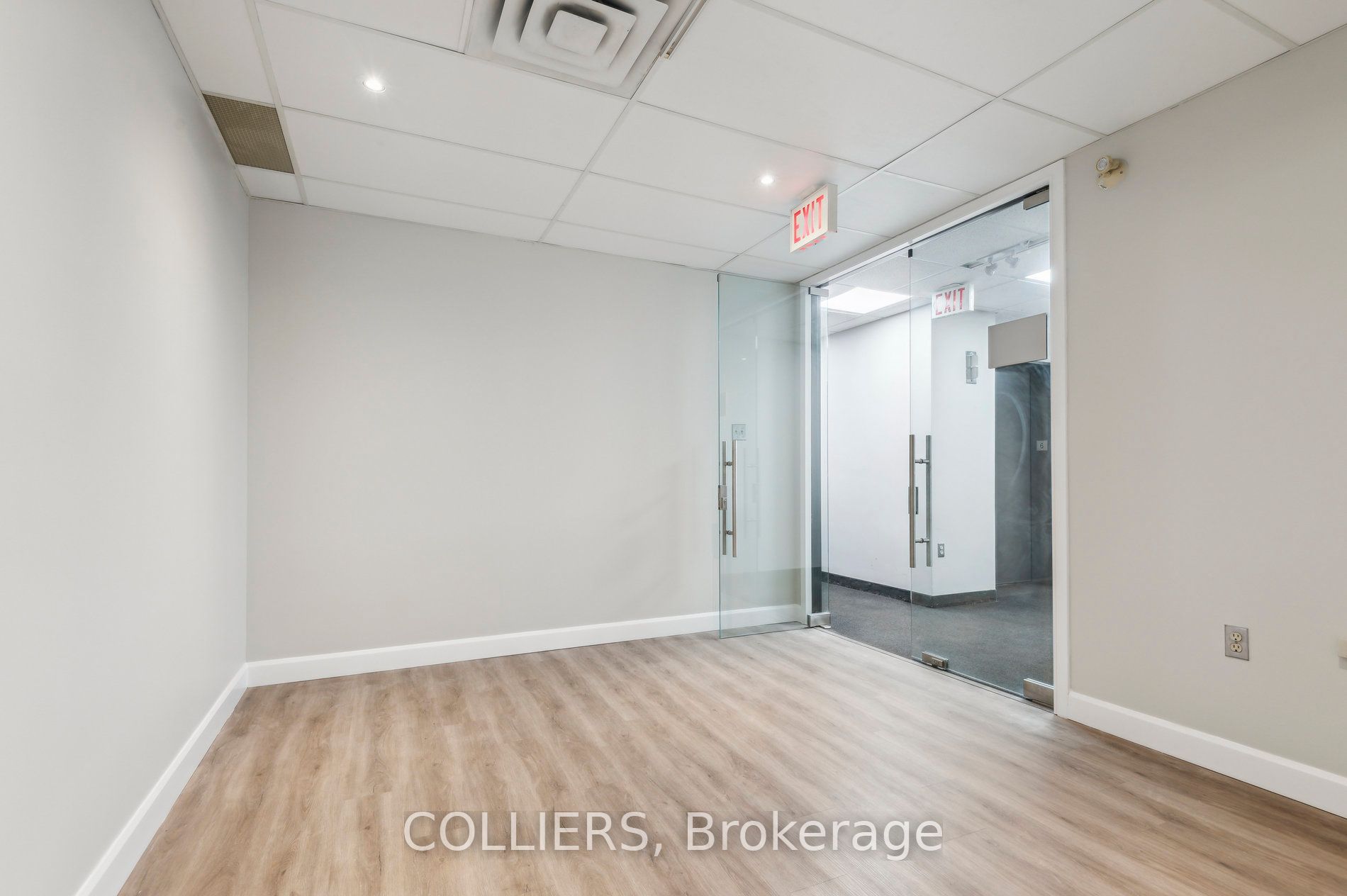 #638 - 121 Richmond Street Property Photo 5