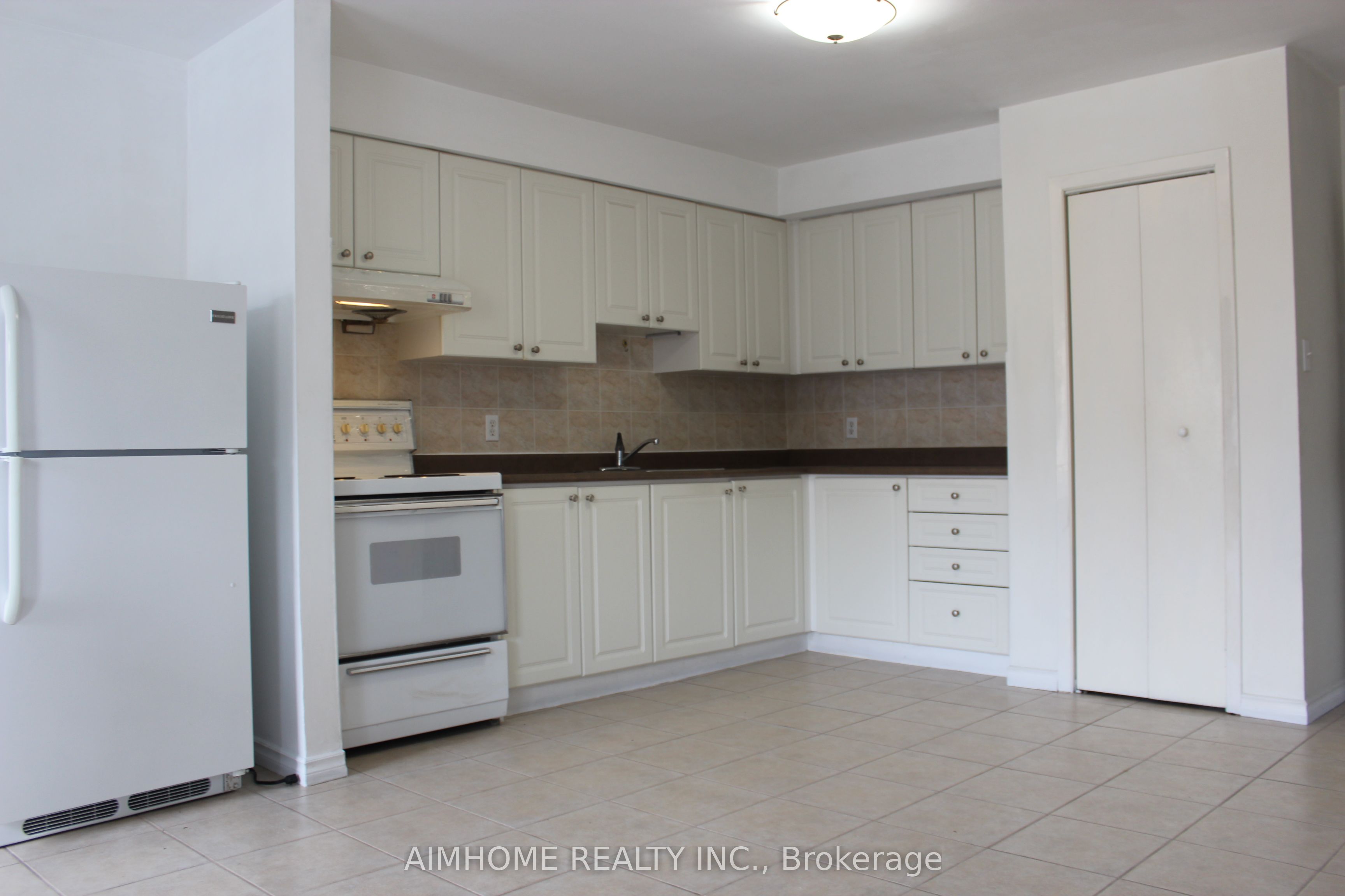 1483 Eglinton Avenue W Apt 1 Property Photo 2