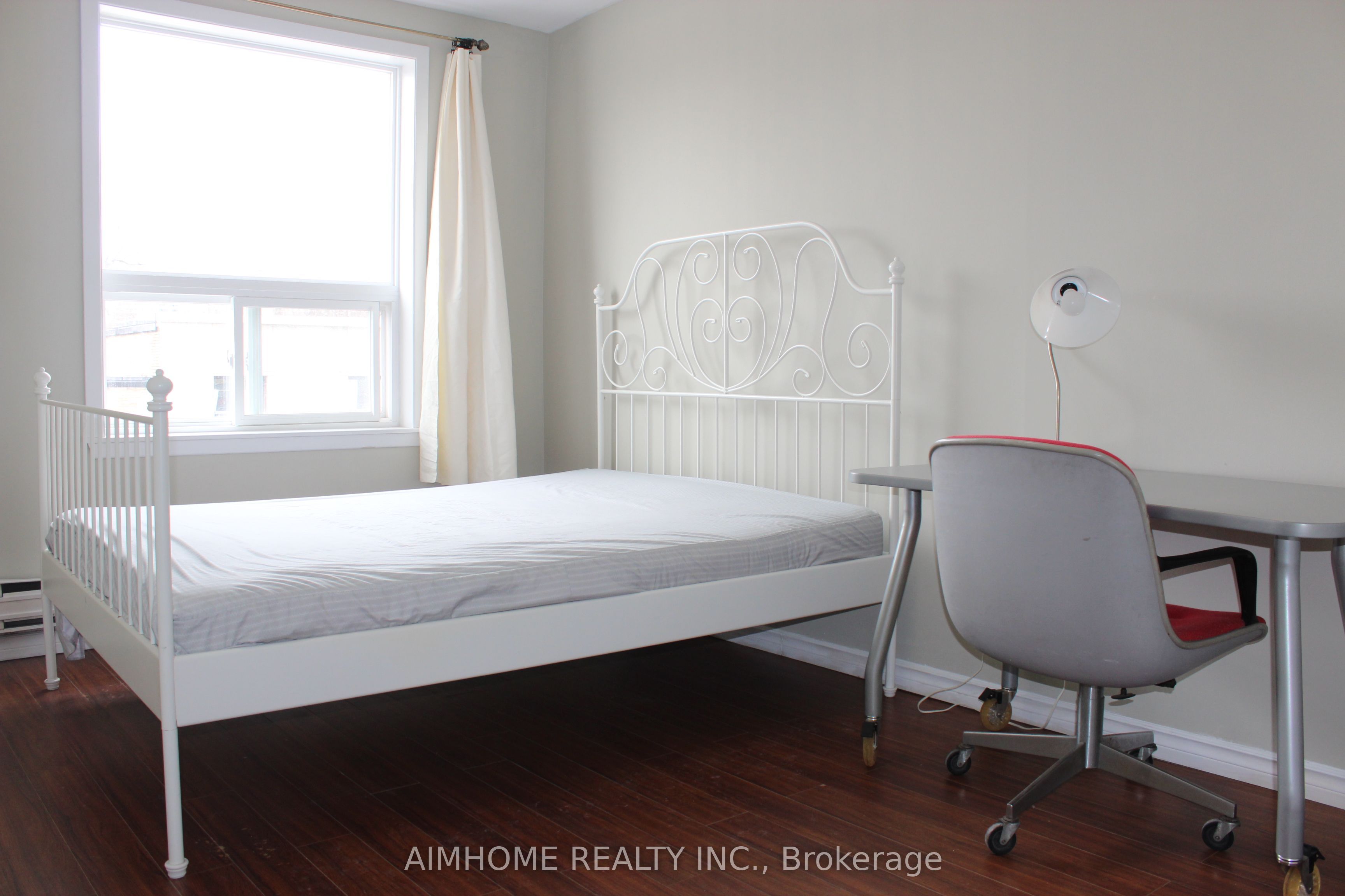 1483 Eglinton Avenue W Apt 1 Property Photo 8