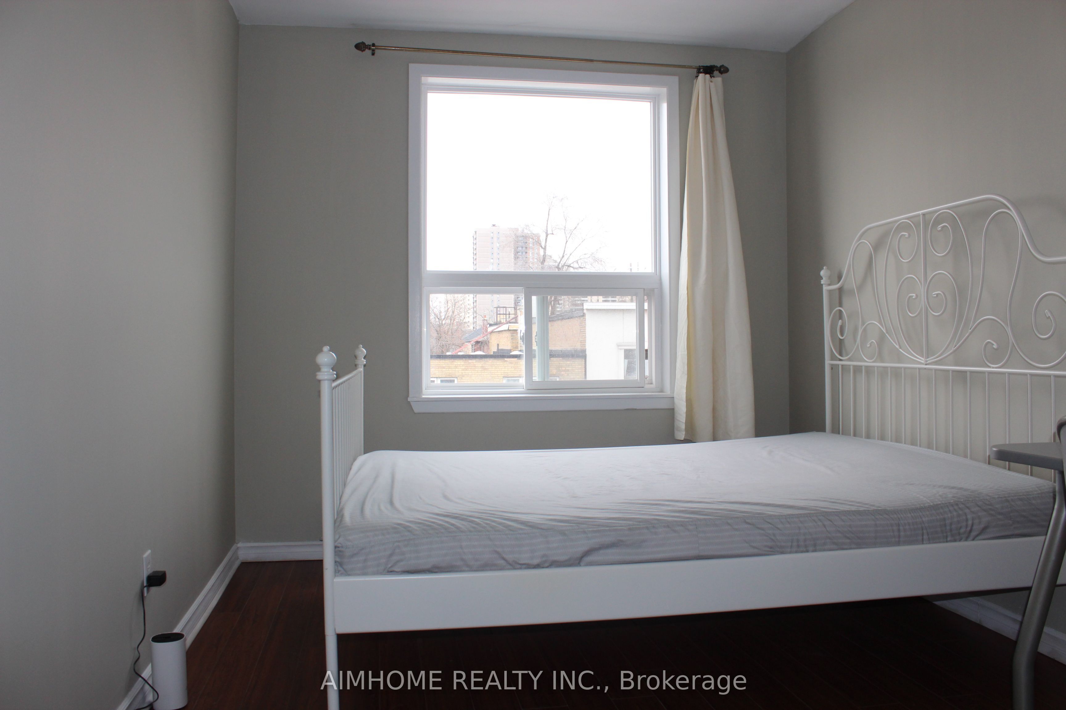 1483 Eglinton Avenue W Apt 1 Property Photo 9
