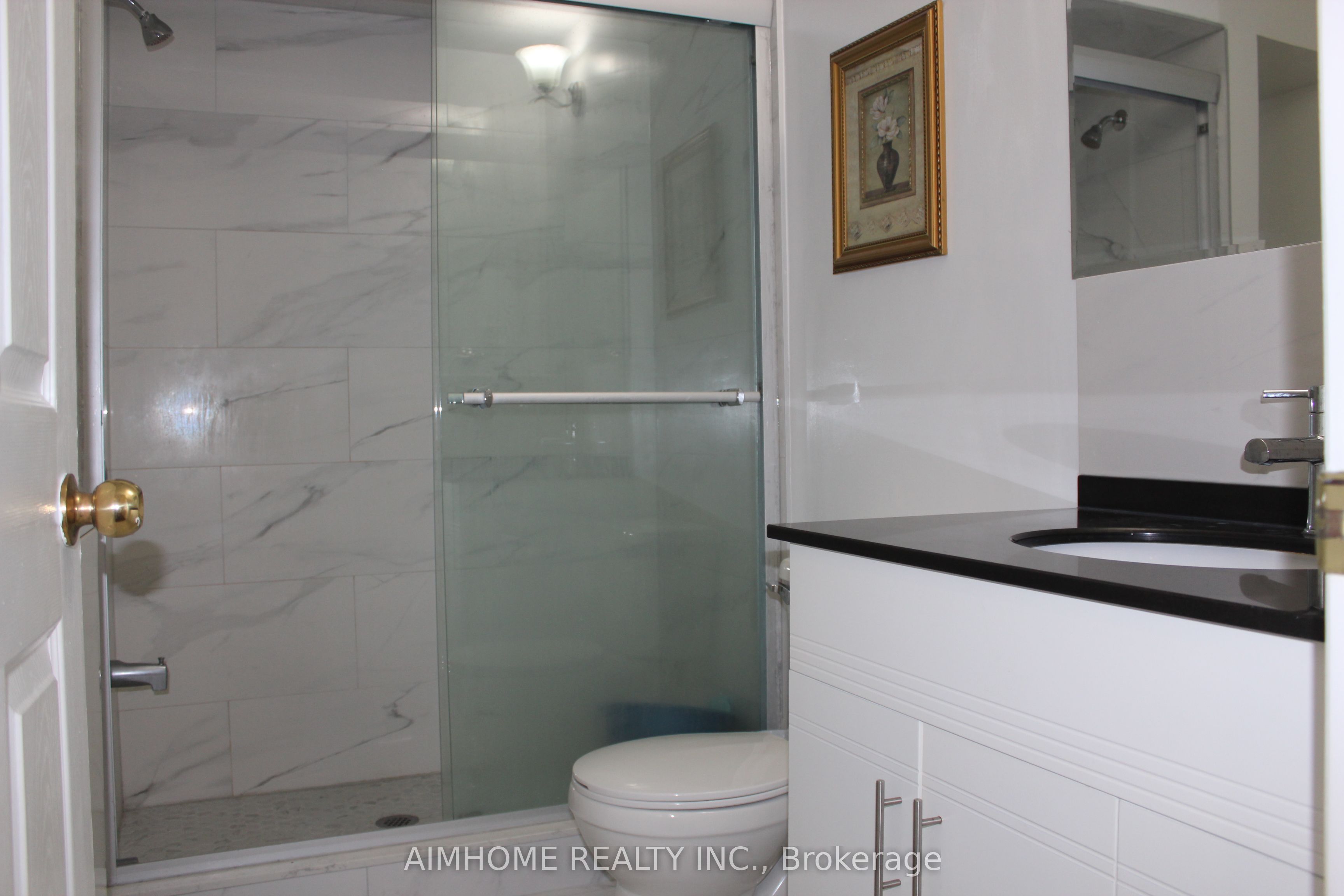 1483 Eglinton Avenue W Apt 1 Property Photo 11