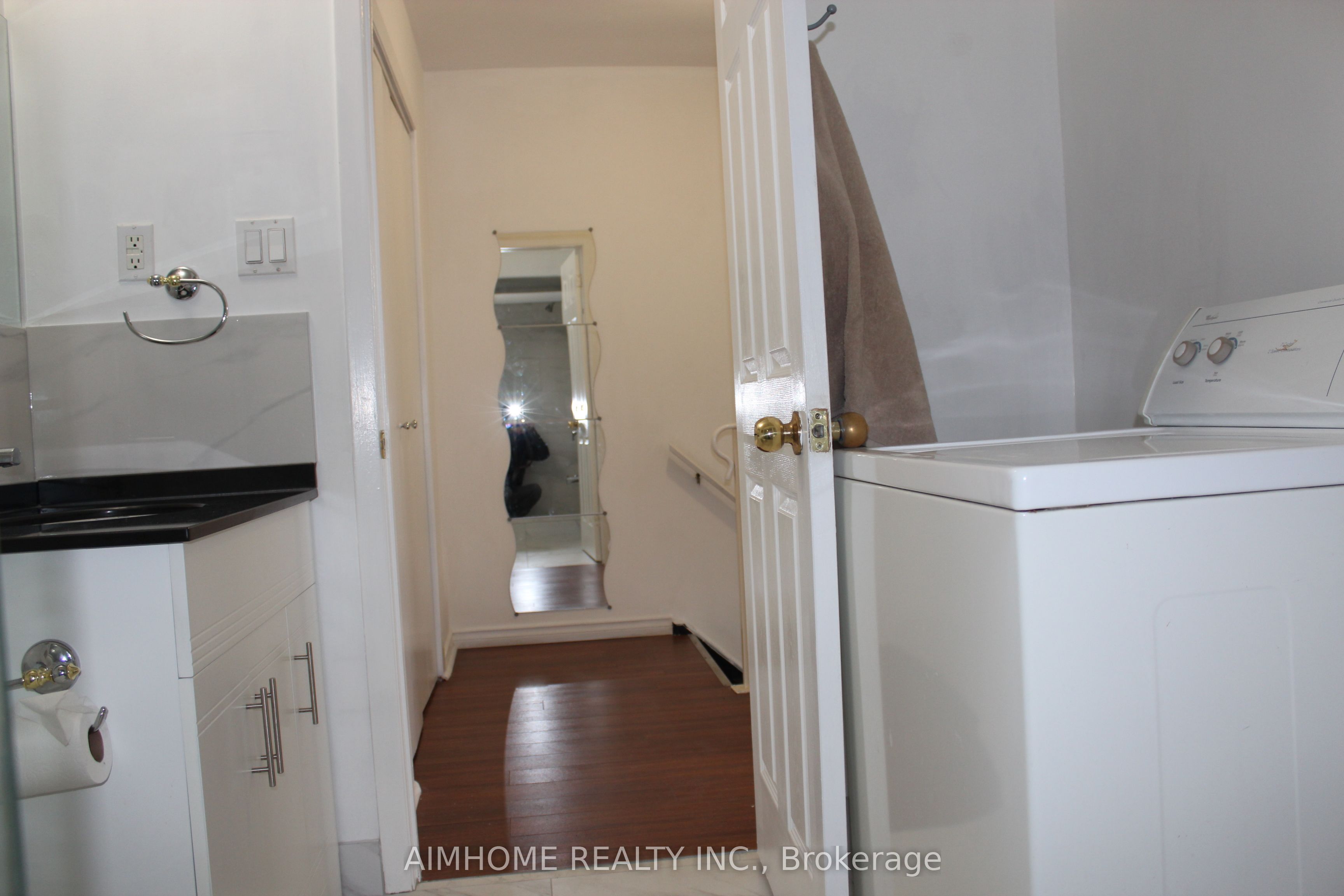 1483 Eglinton Avenue W Apt 1 Property Photo 12