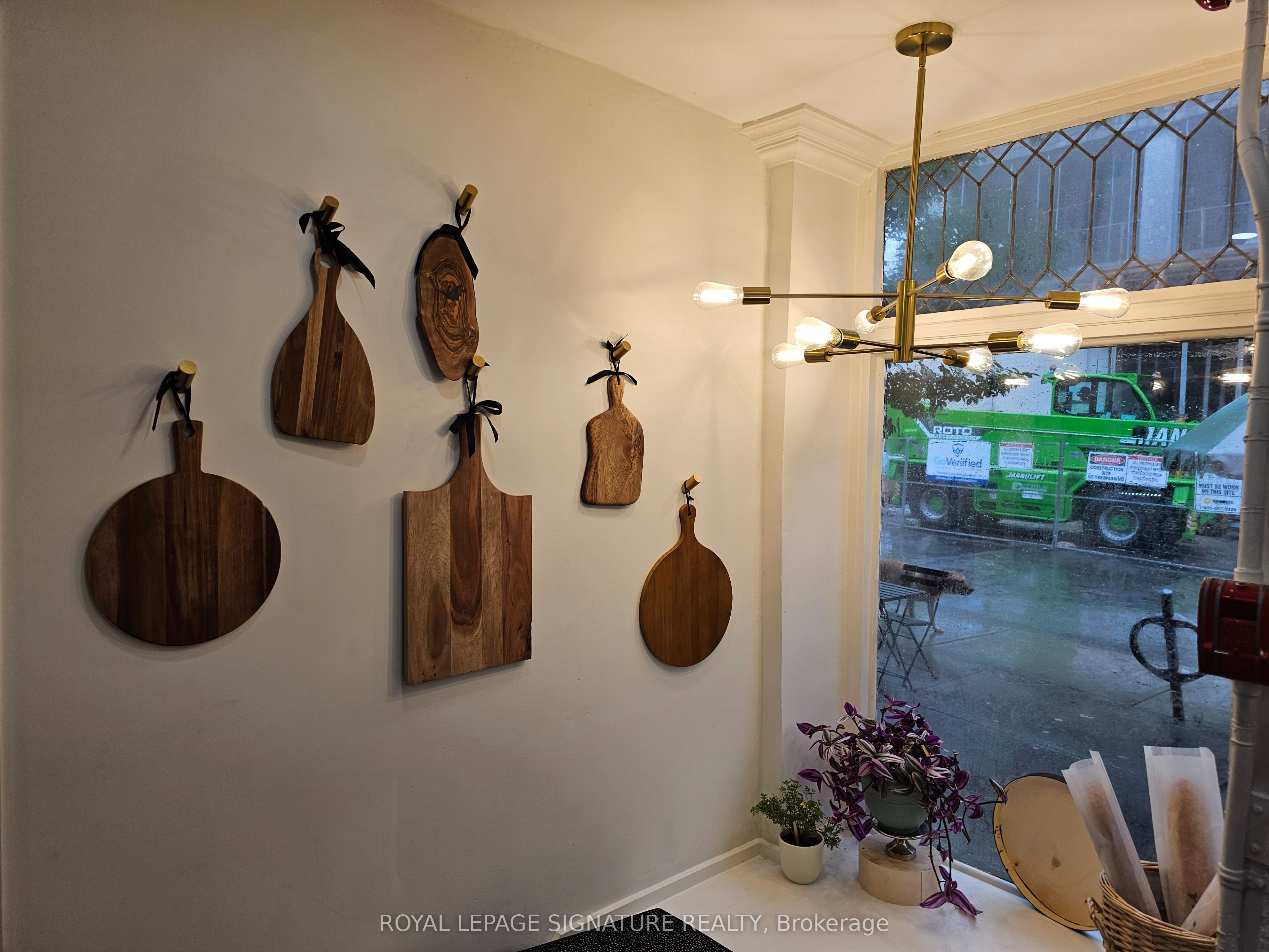 9 Castlefield Avenue Property Photo 4