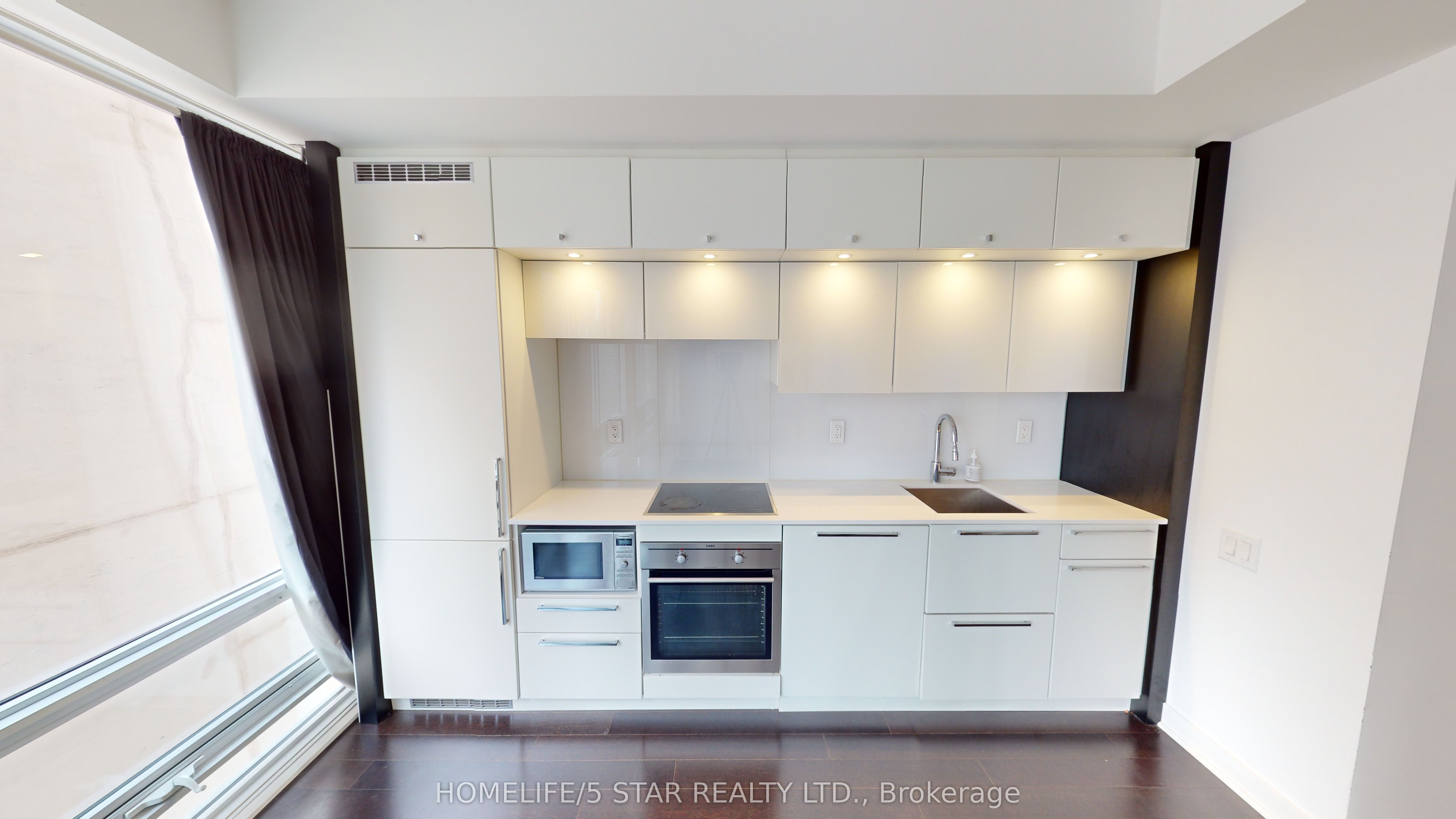 #unit 1204 - 15 Grenville Street Property Photo 2